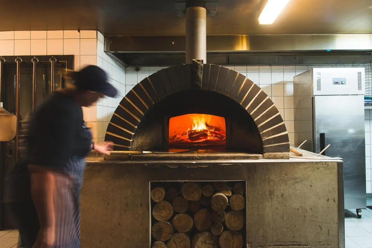 Restaurant/places to eat in Hotel Canobolas