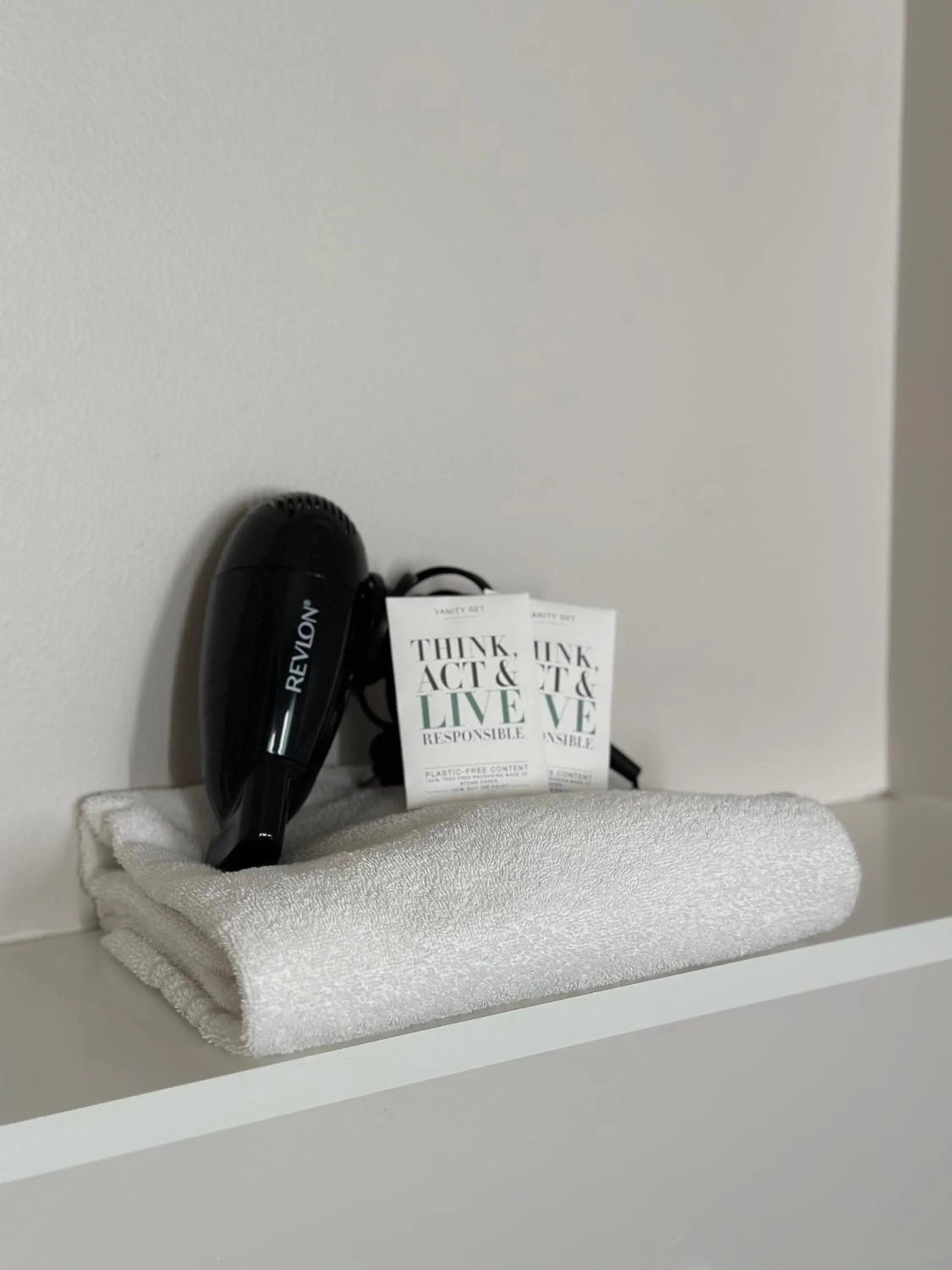 towels in B&B HOTEL Honfleur