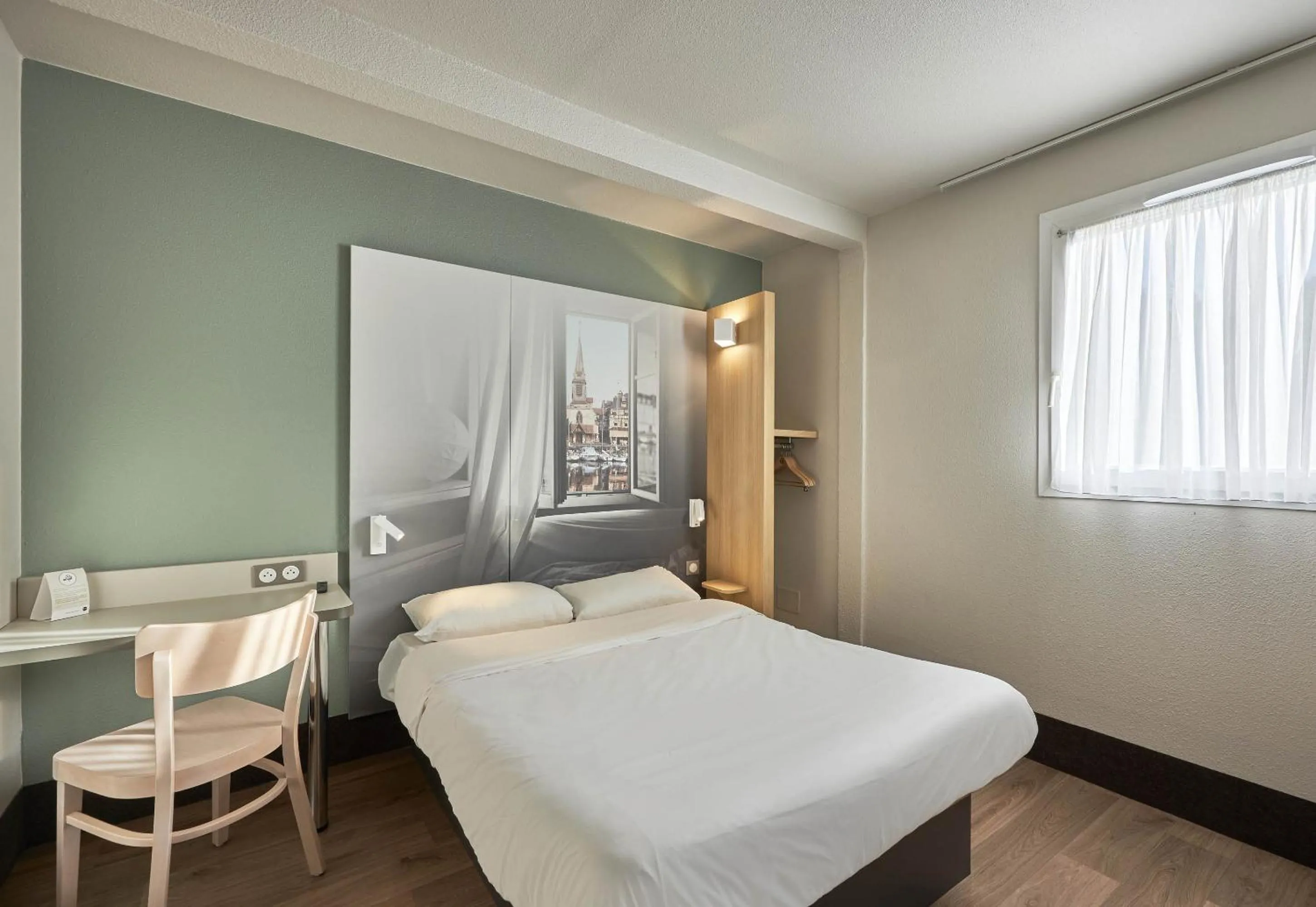 Bedroom, Bed in B&B HOTEL Honfleur