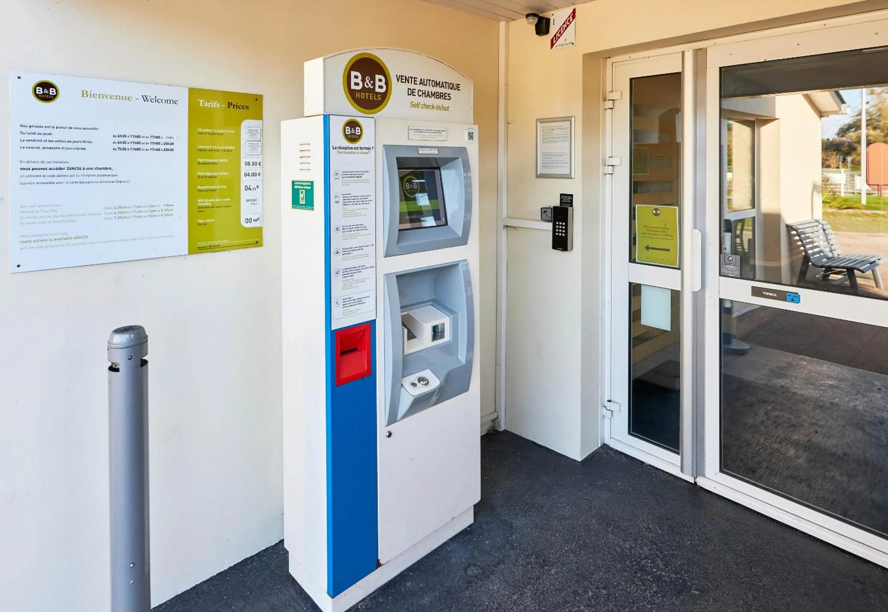 vending machine in B&B HOTEL Honfleur