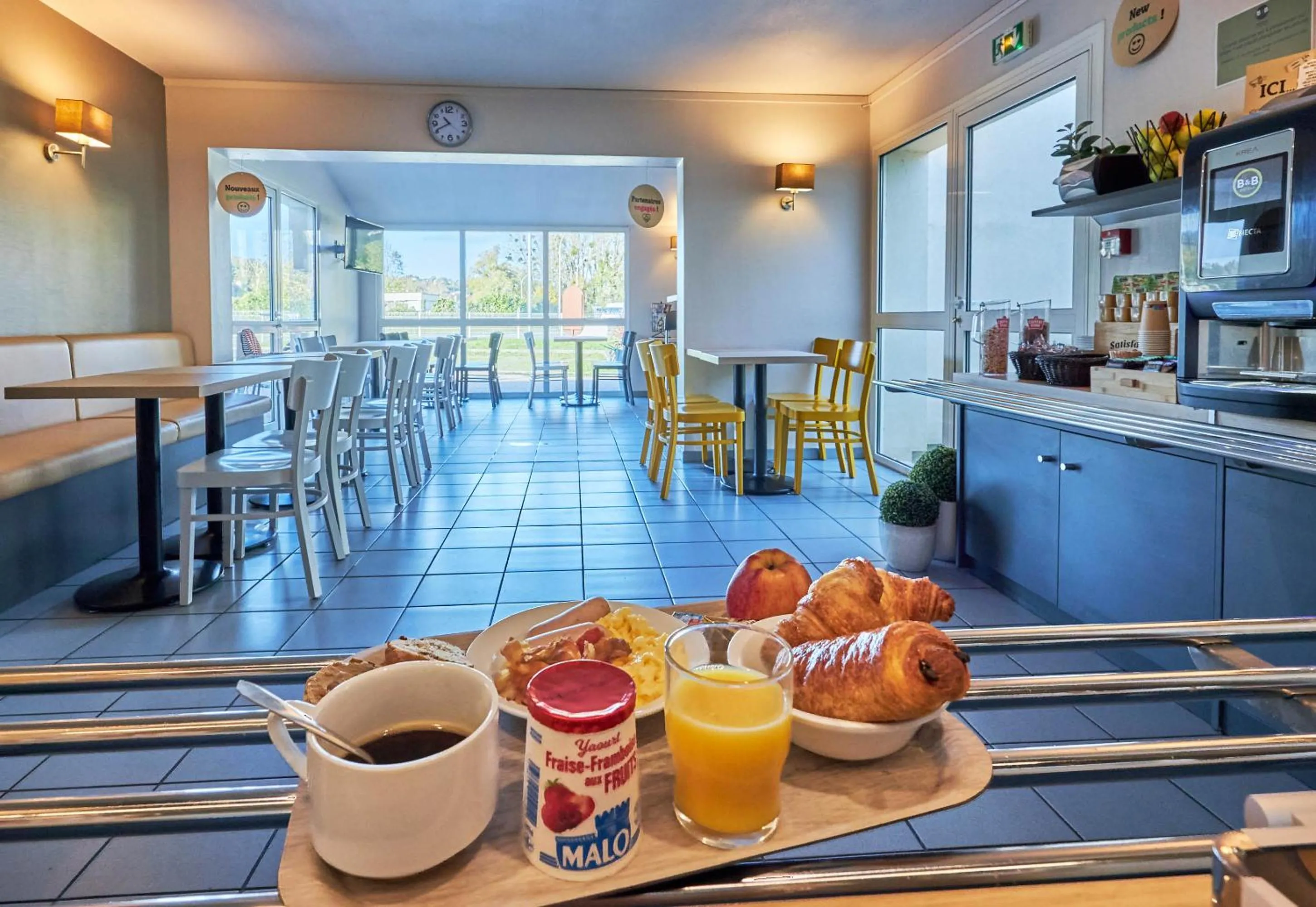 Breakfast in B&B HOTEL Honfleur