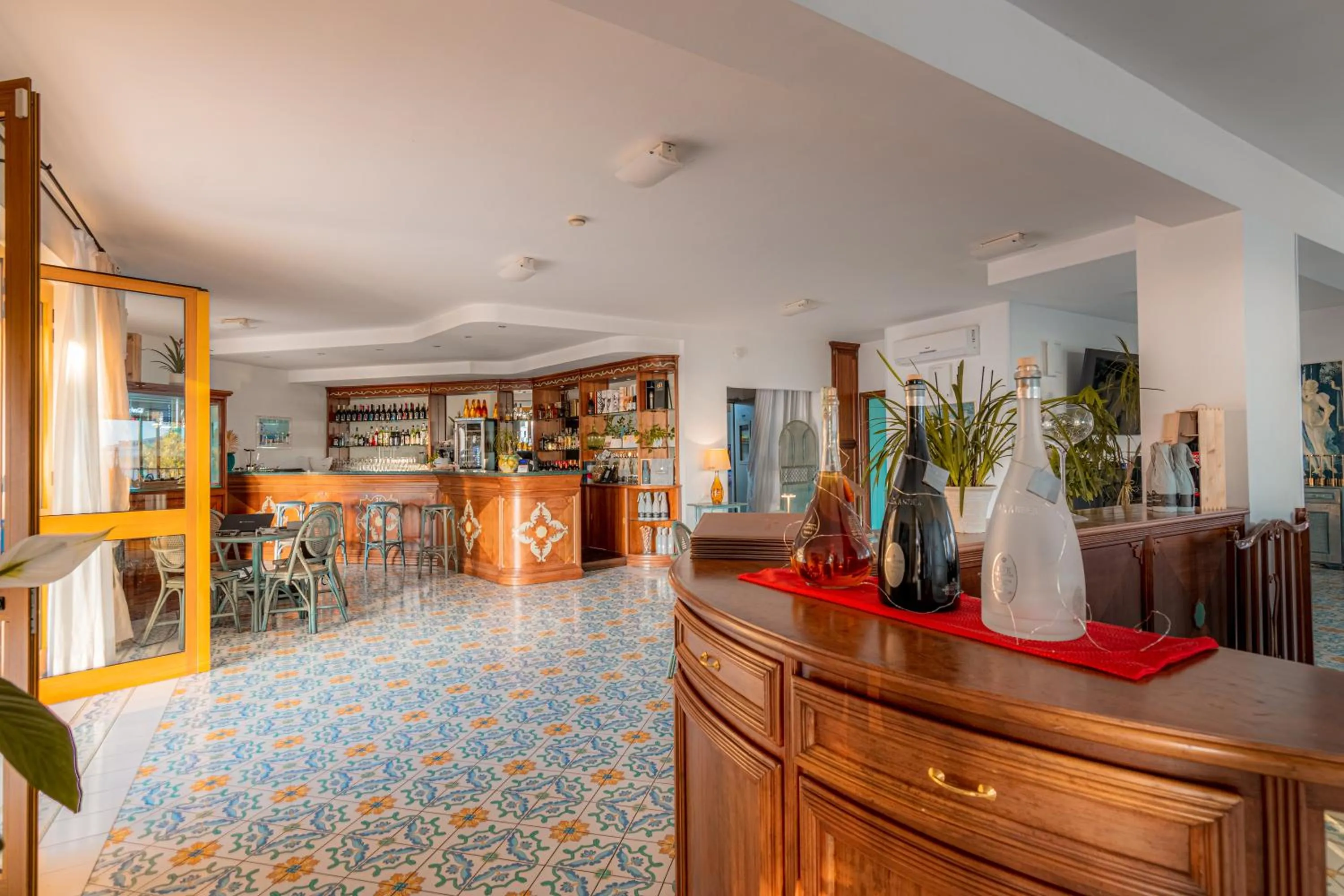 Communal lounge/ TV room in Residence Antigua