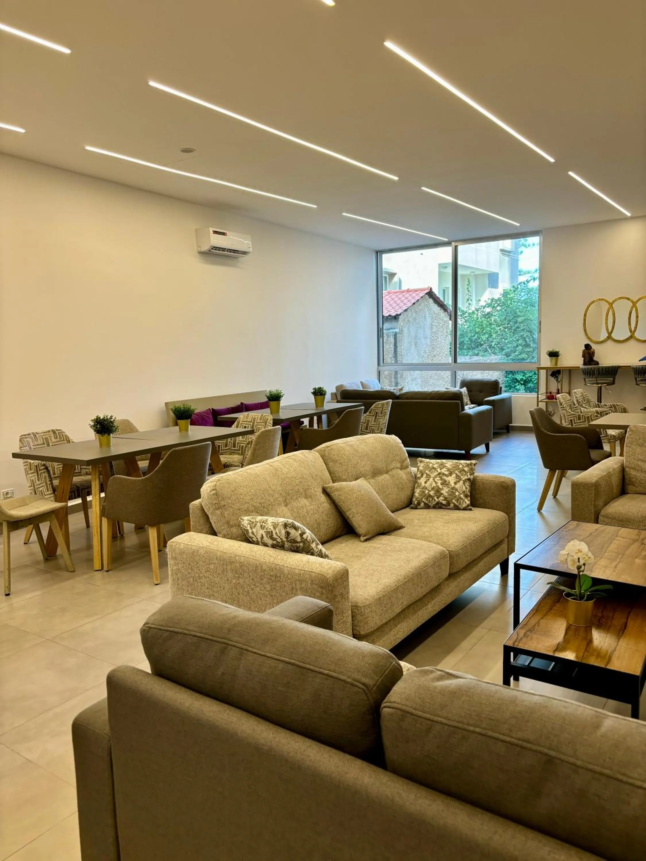 Restaurant/places to eat in Byblostar Hotel