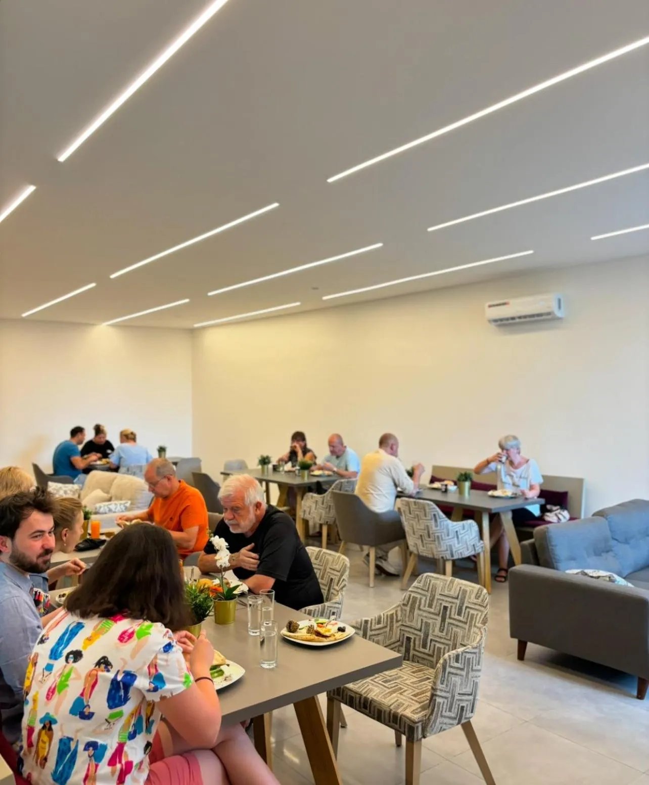 Restaurant/places to eat in Byblostar Hotel