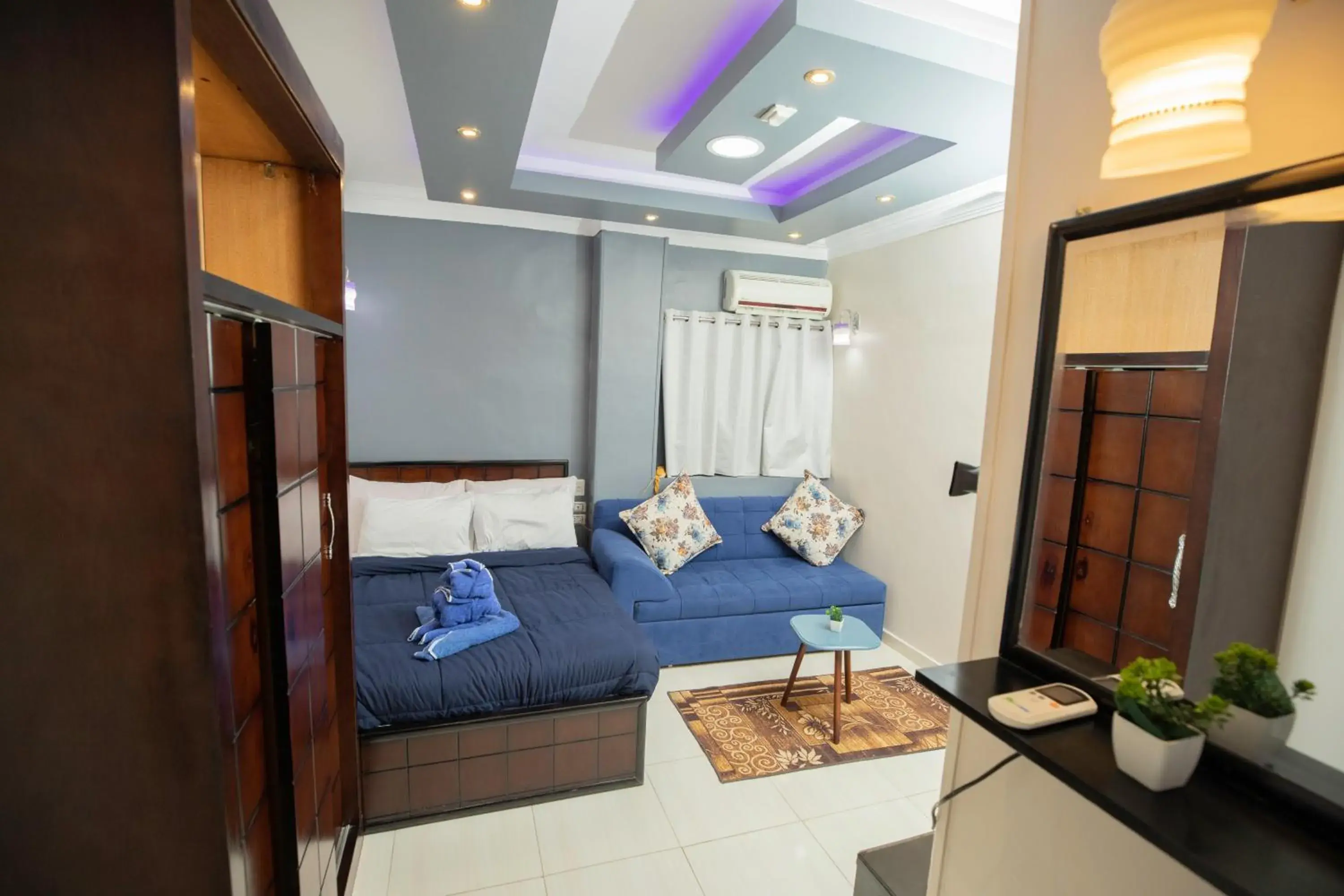 Deluxe Quadruple room with City view - single occupancy in Horus Guest House Pyramids View Deluxe Quadruple room with City view - single occupancy in Horus Guest House Pyramids View