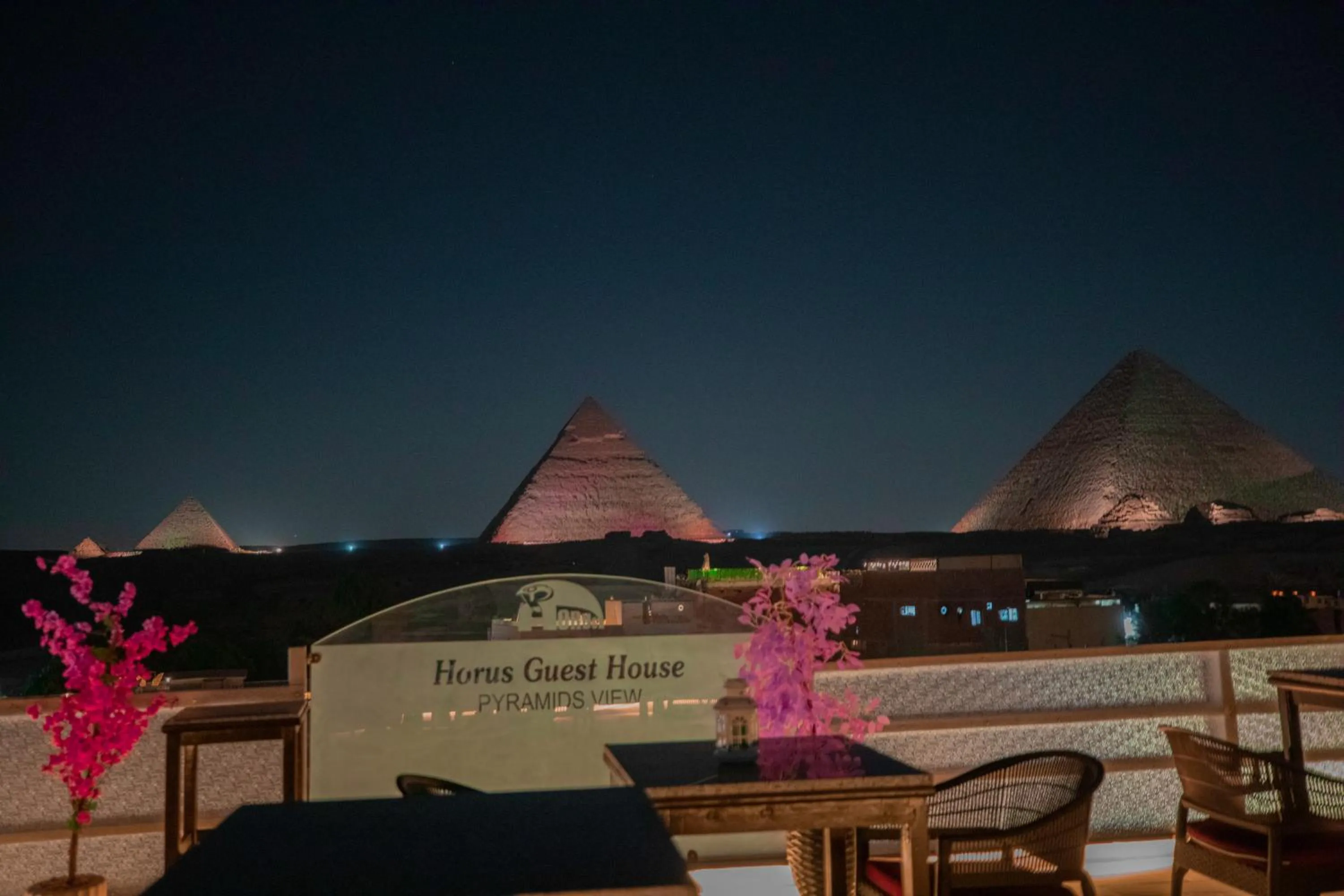 Restaurant/places to eat in Horus Guest House Pyramids View