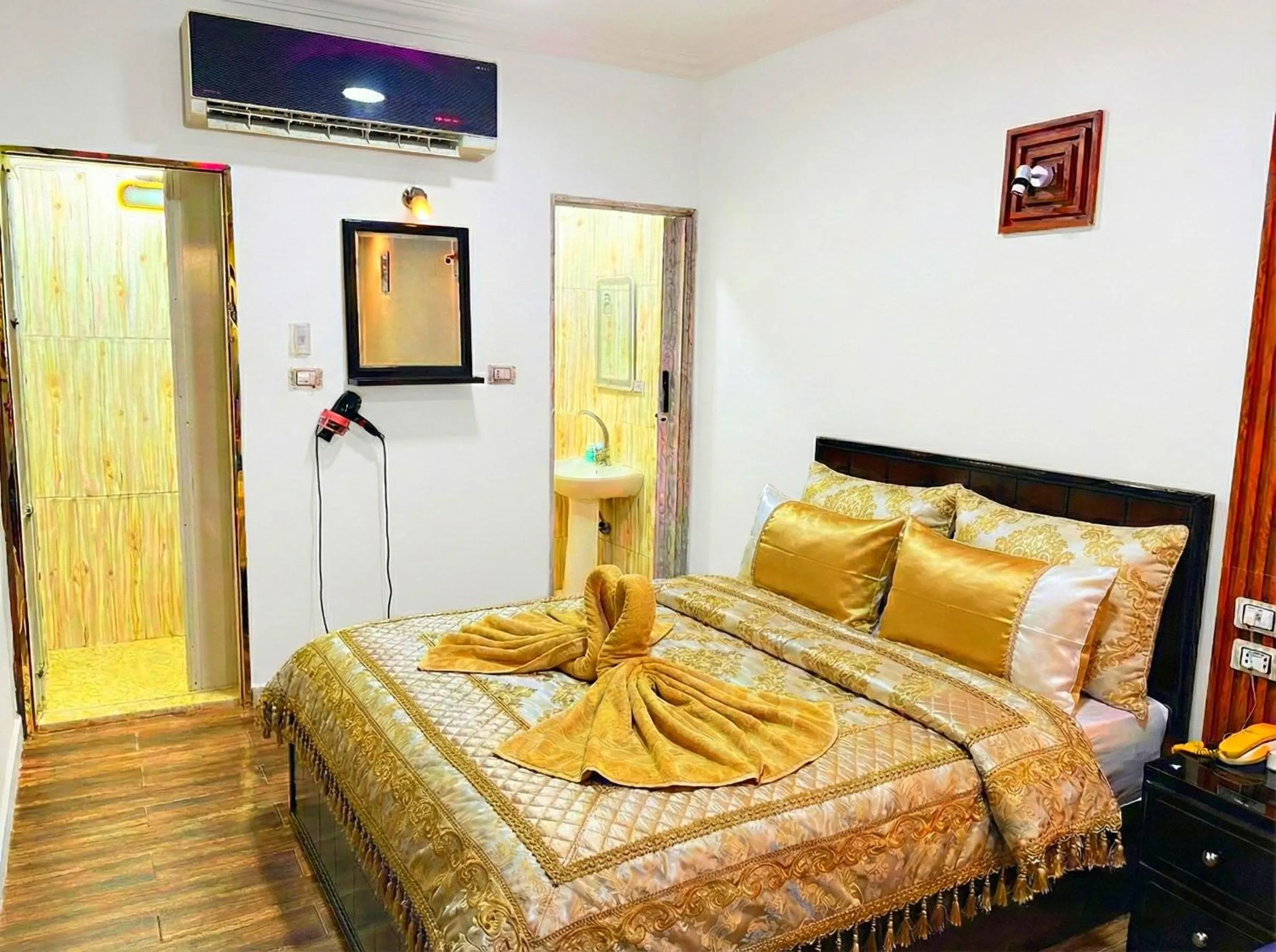 Bed in Horus Guest House Pyramids View