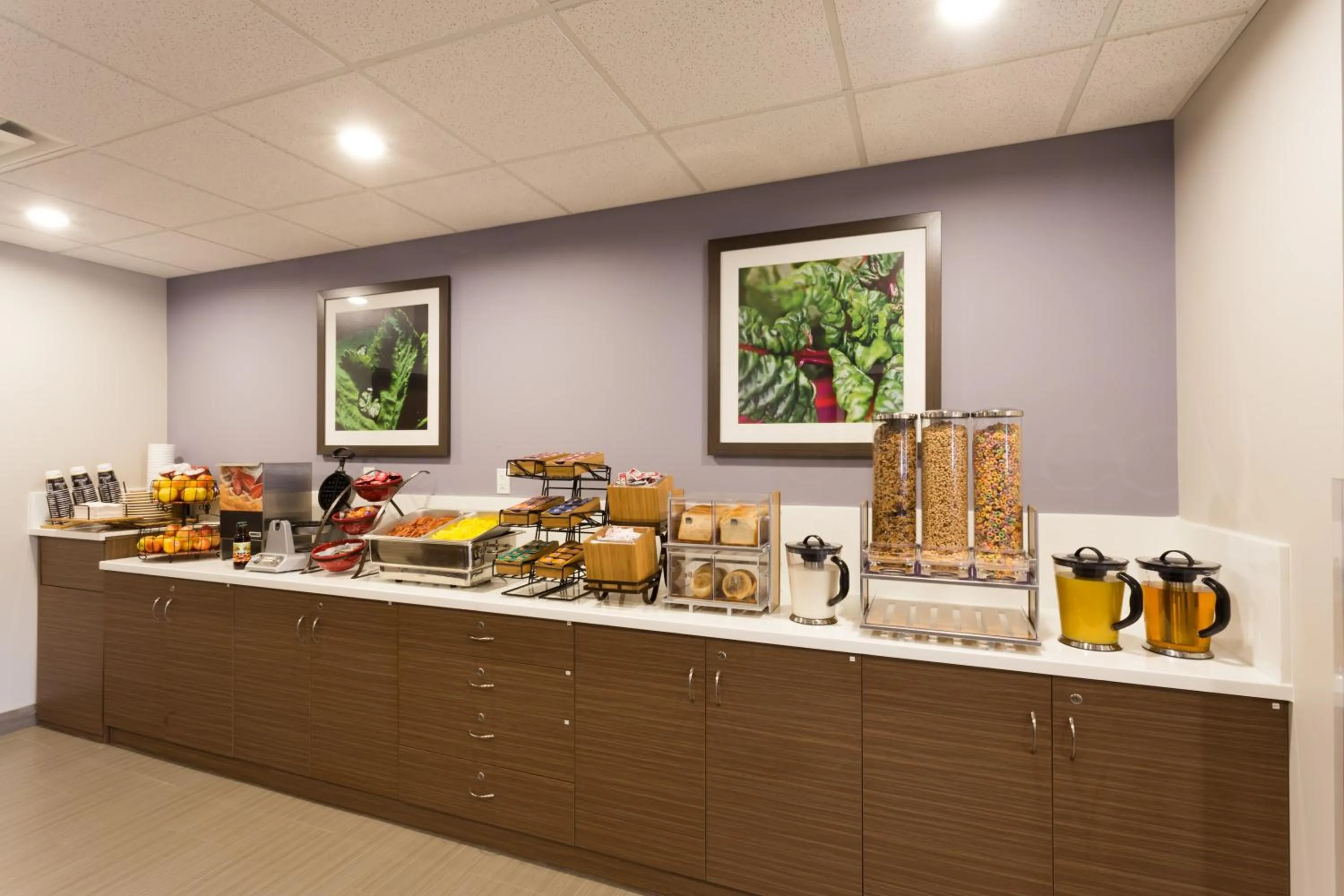 Food and drinks in Microtel Inn & Suites by Wyndham Bonnyville