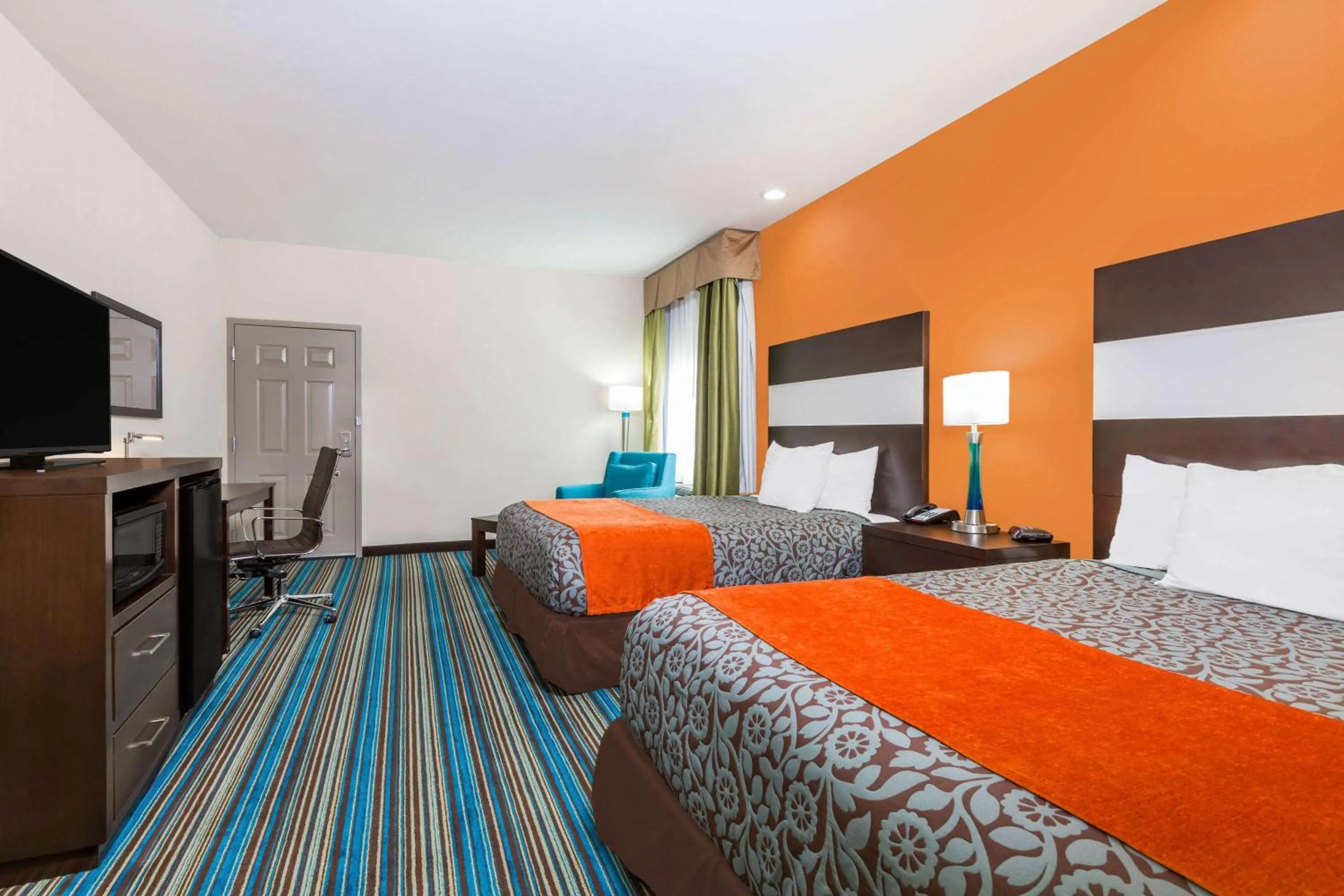 Photo of the whole room, Bed in Days Inn & Suites by Wyndham Katy