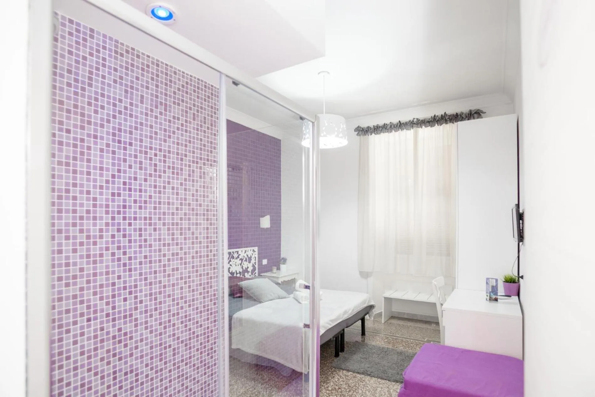 Shower, Bed in Re di Luna B&B