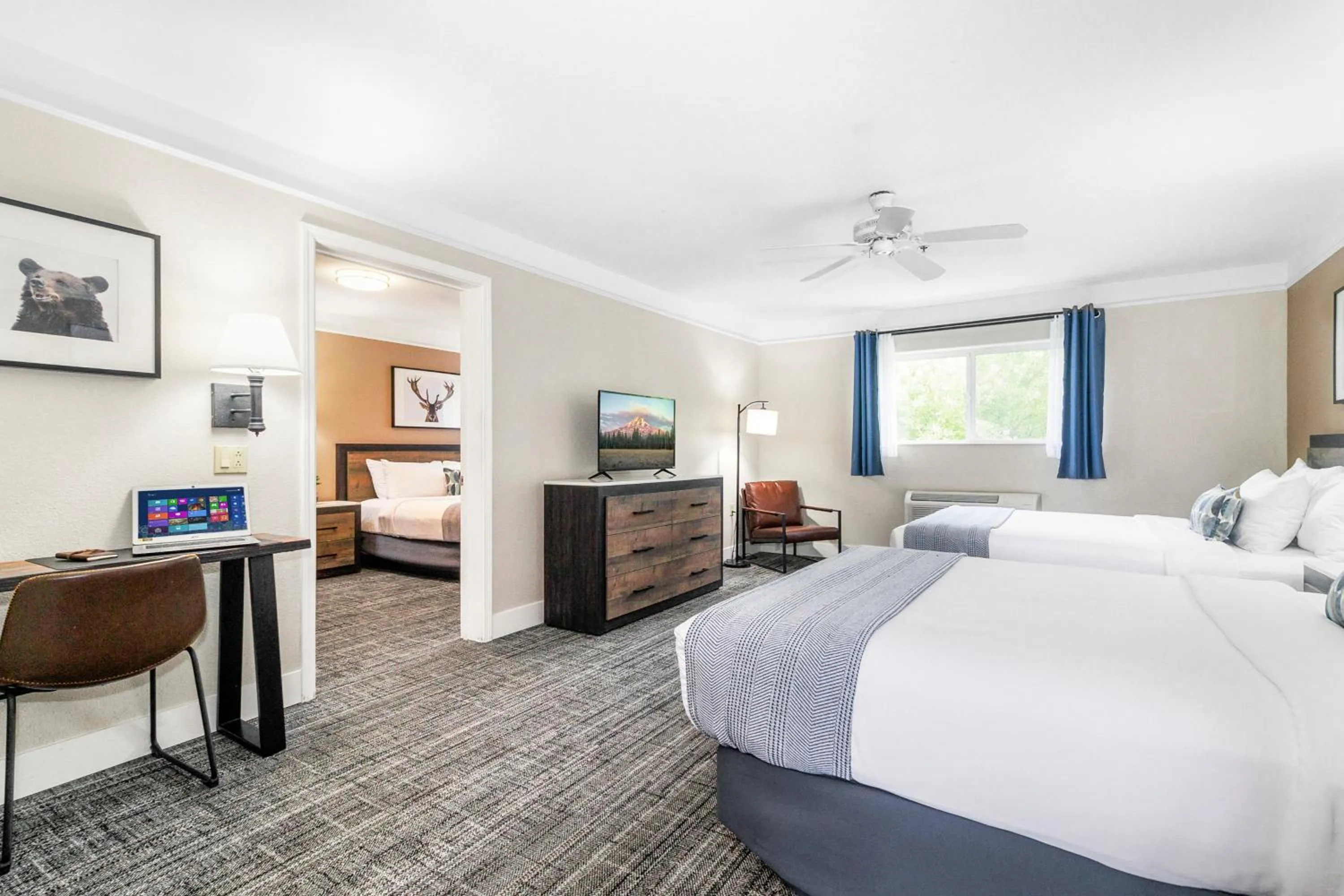 Bedroom, Bed in Inn At Mount Shasta