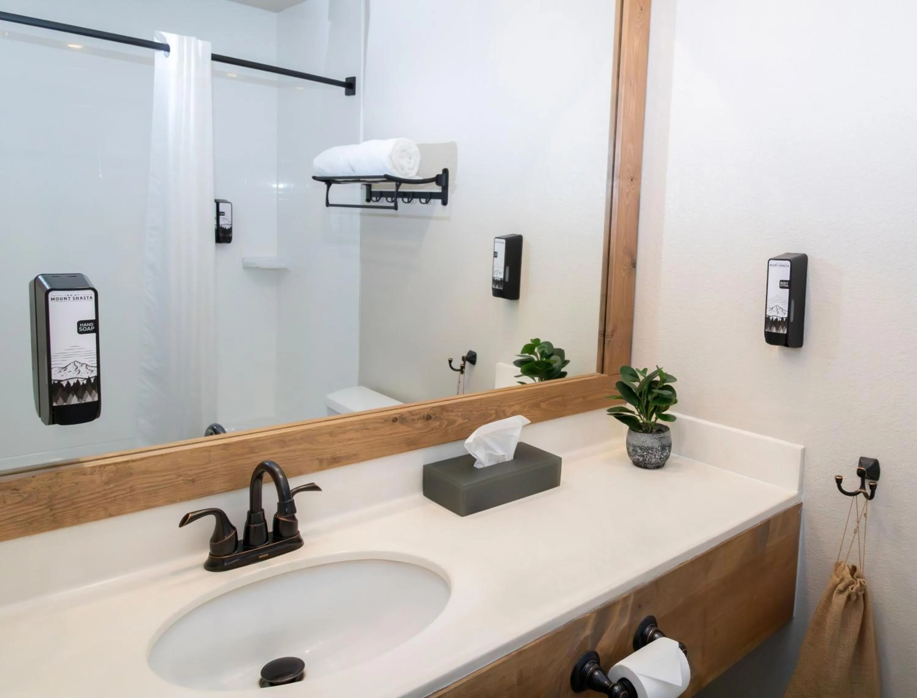 Bathroom in Inn At Mount Shasta