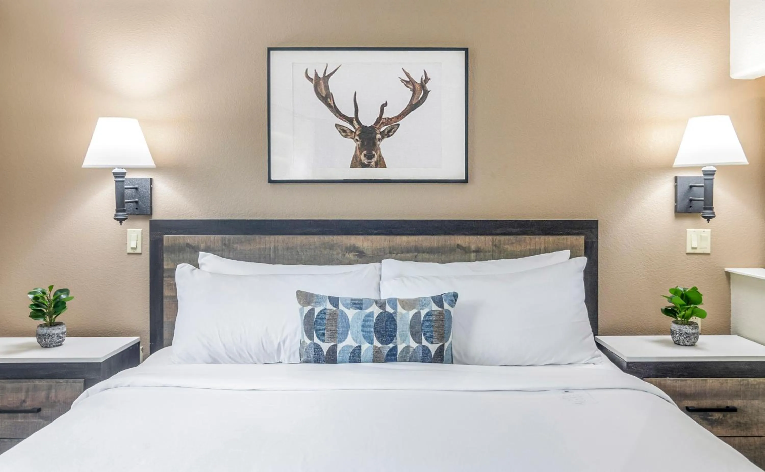 Bed in Inn At Mount Shasta