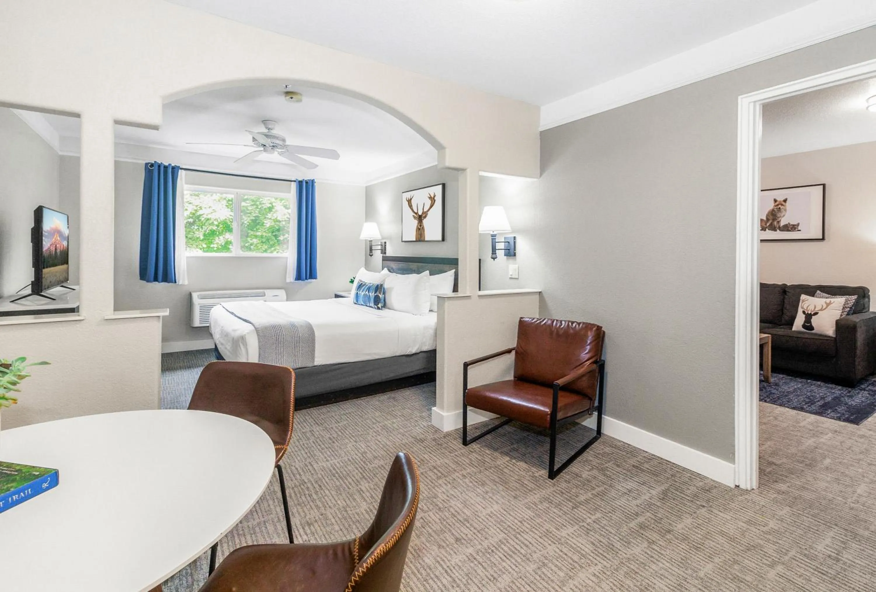 Seating area in Inn At Mount Shasta