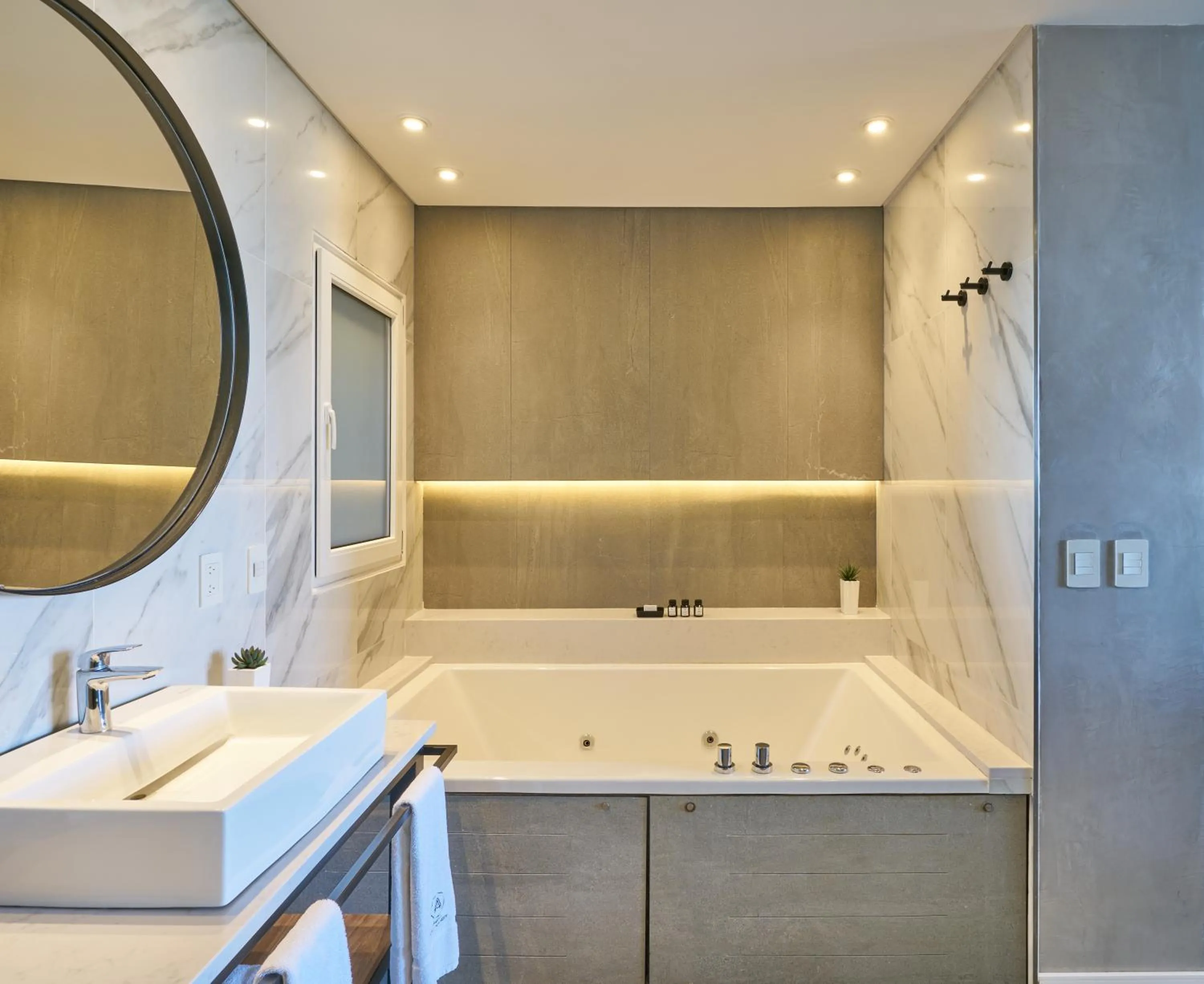 Hot Tub in Almarena Apart & Hotel Boutique