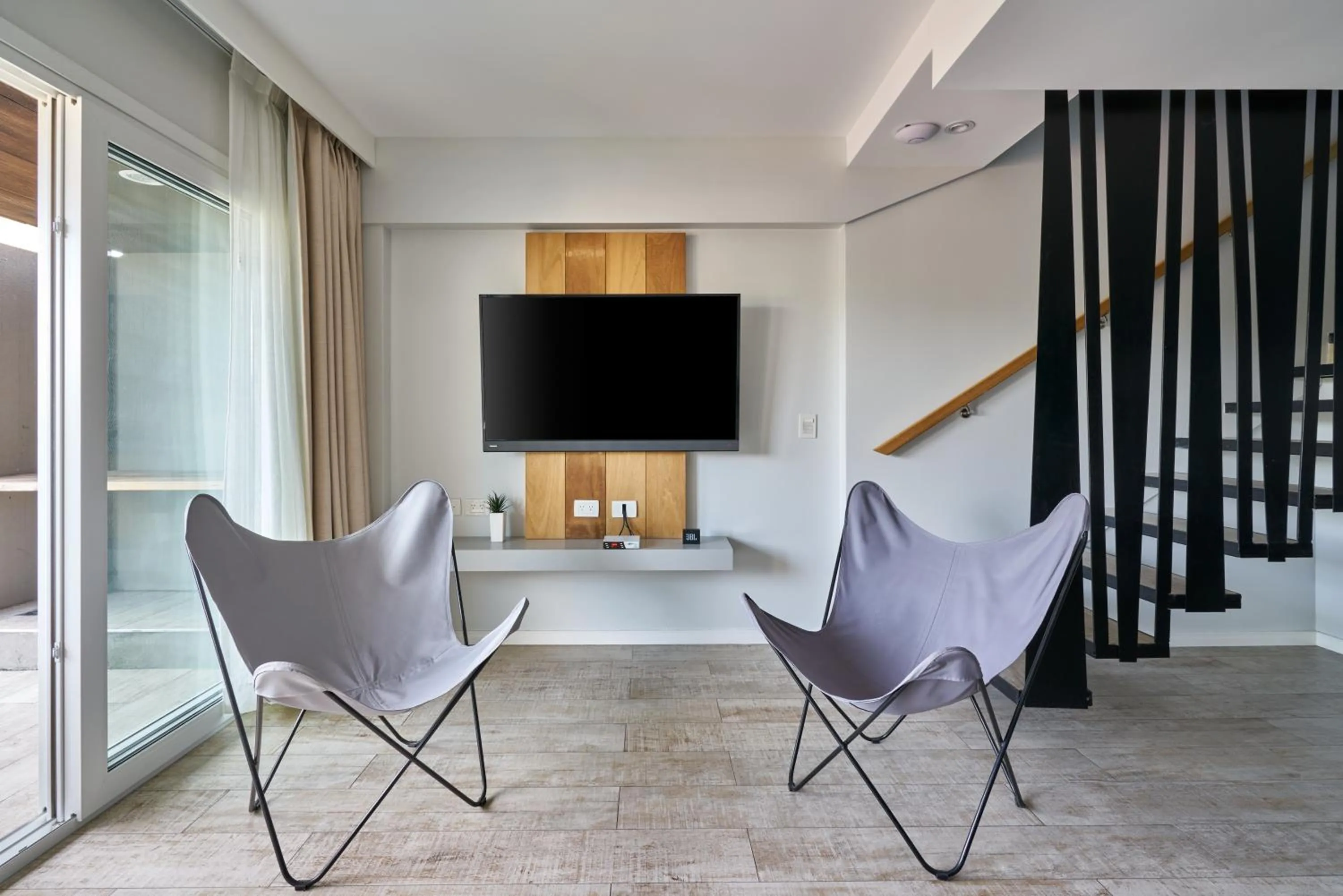 TV and multimedia in Almarena Apart & Hotel Boutique