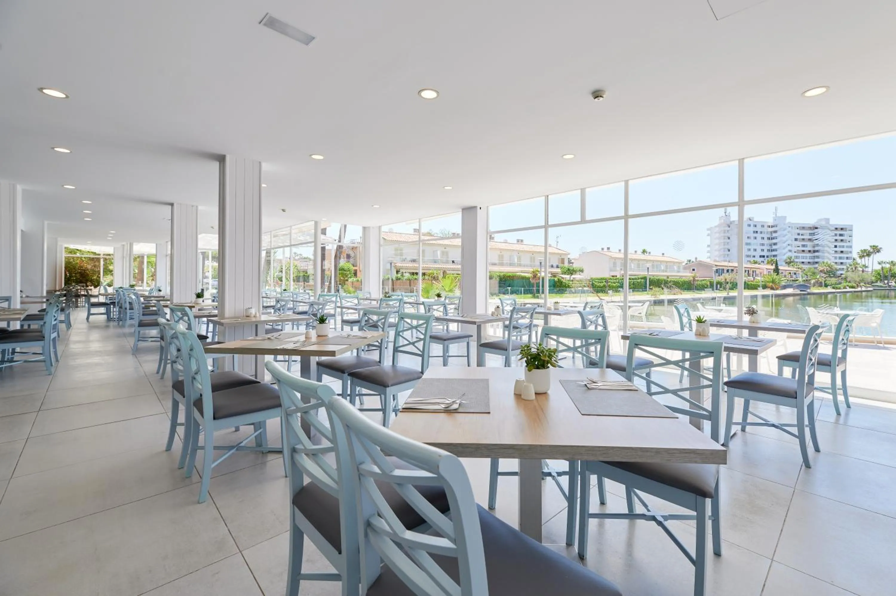 Restaurant/places to eat in Alua Boccaccio