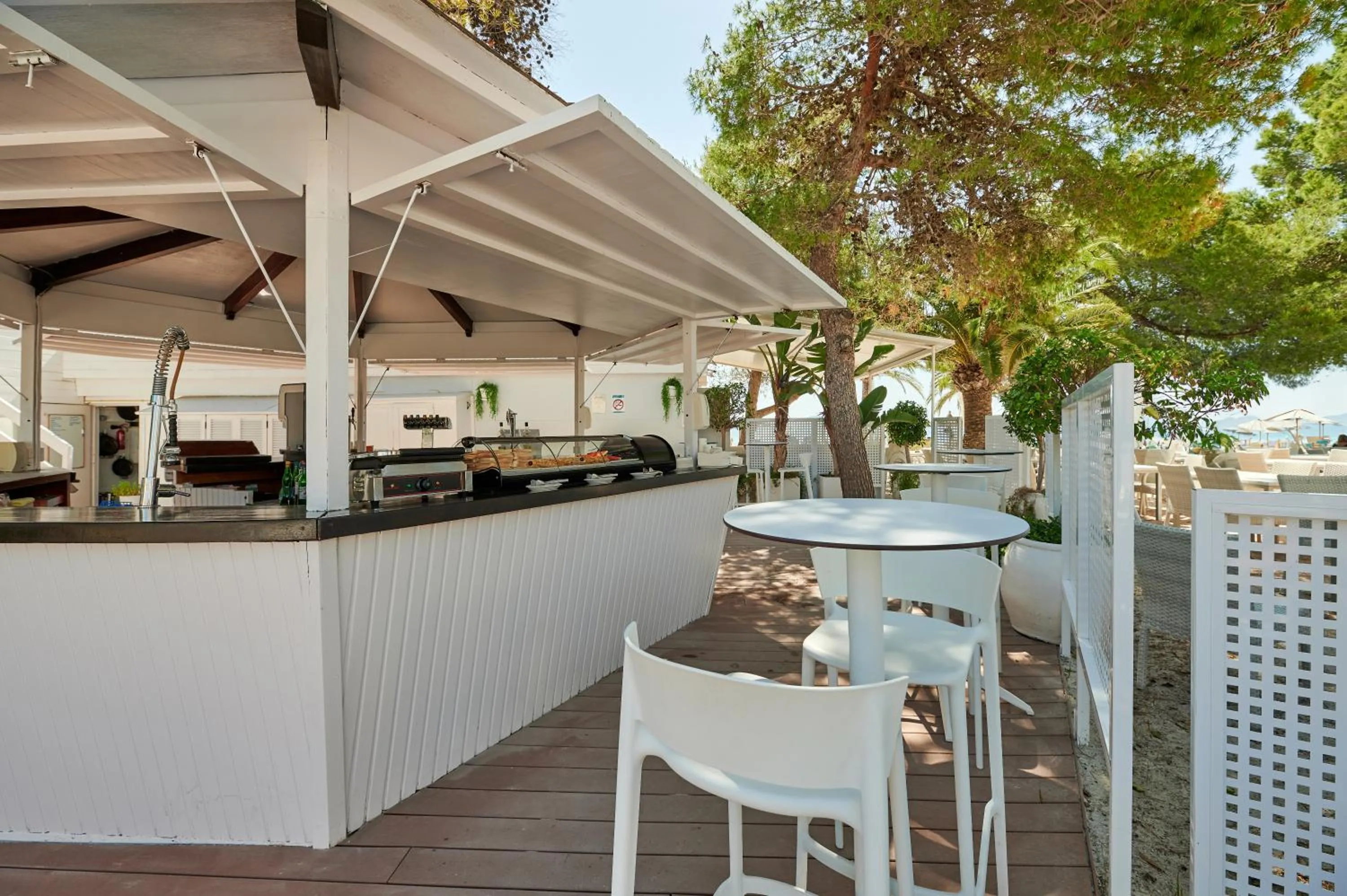 Restaurant/places to eat in Alua Boccaccio