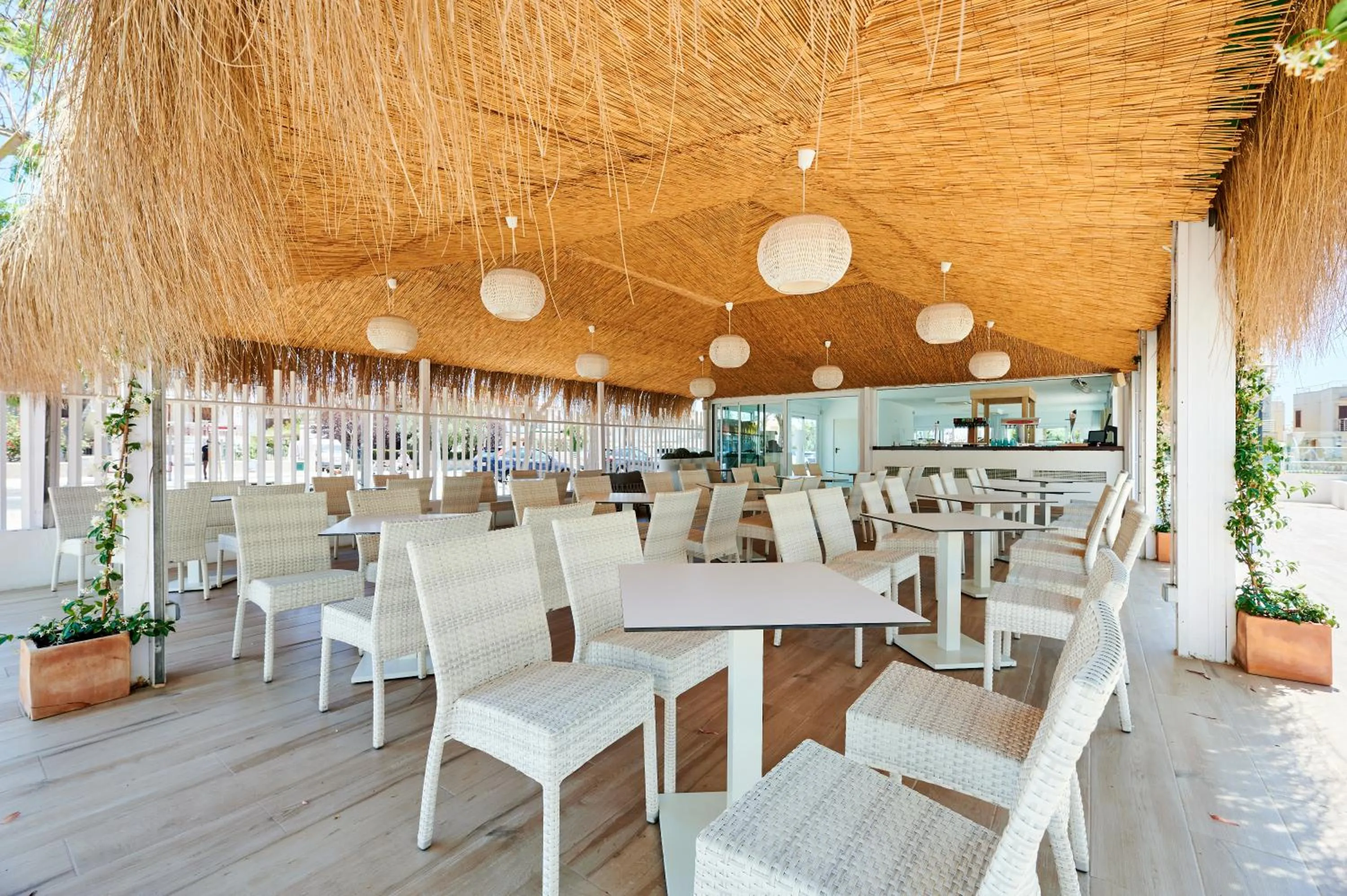 Restaurant/places to eat in Alua Boccaccio