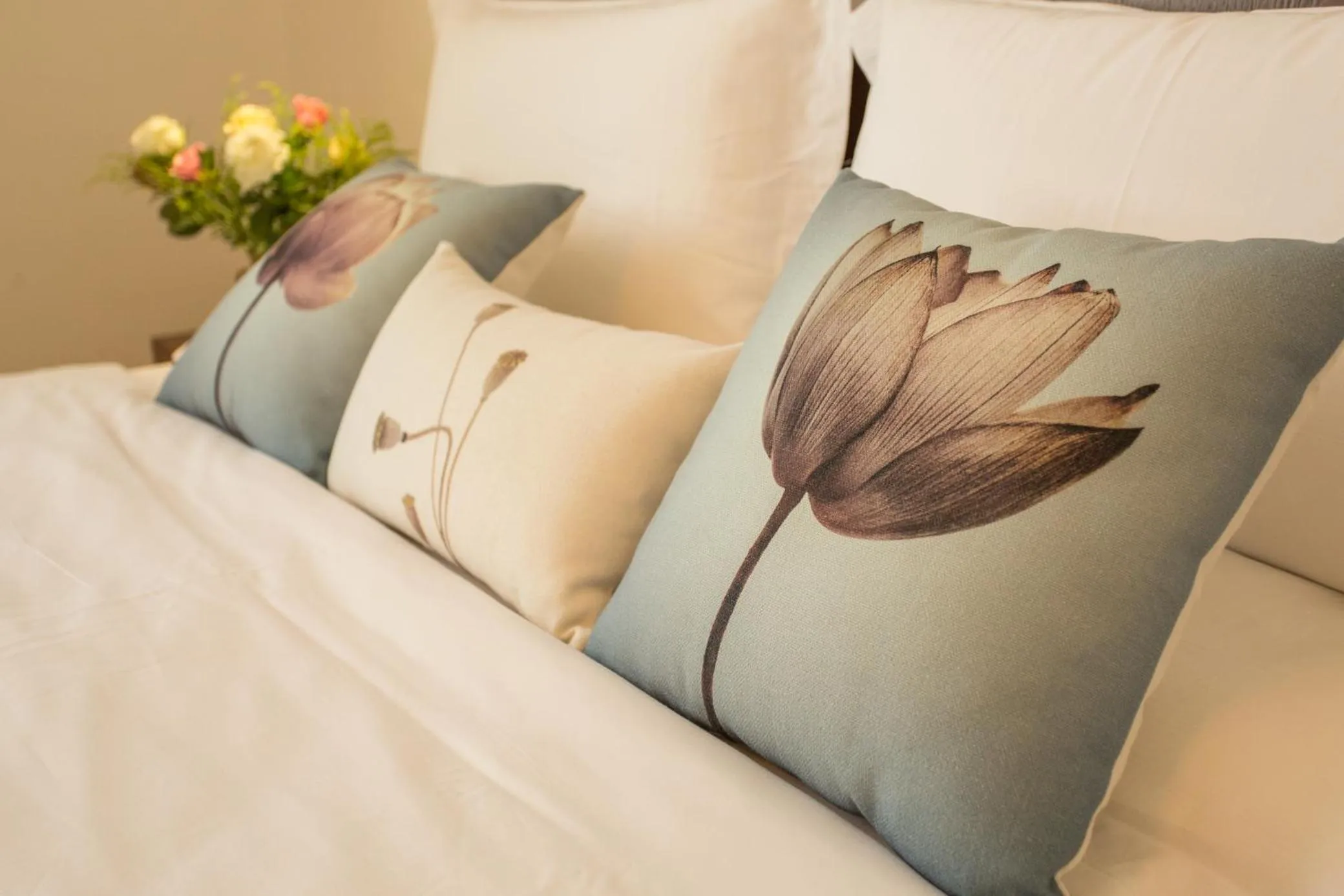 Bed in Dali Yanyuan Mountain Retreat