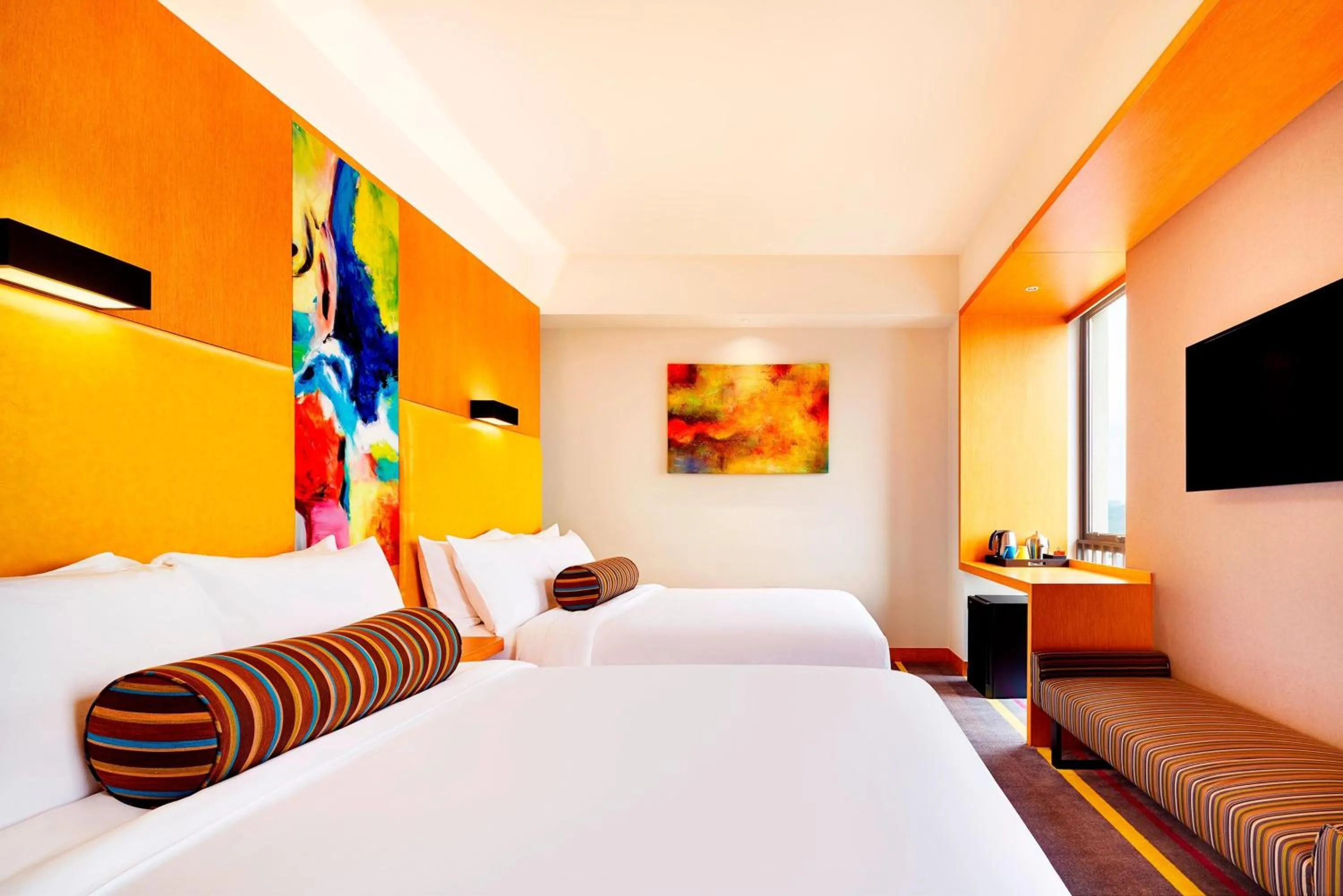 Photo of the whole room in Aloft Dynamic Town