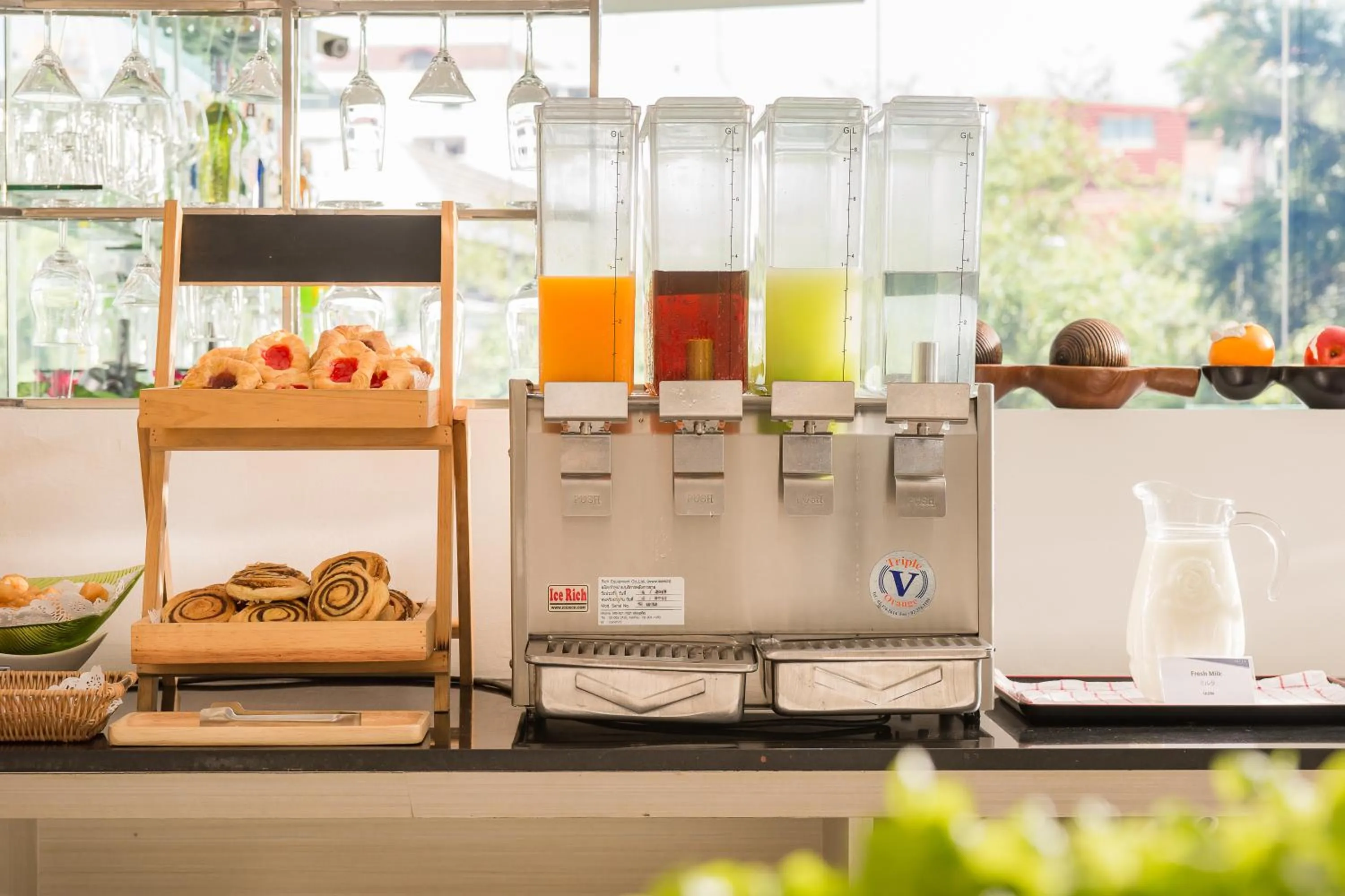 Restaurant/places to eat in Aster Hotel and Residence by At Mind