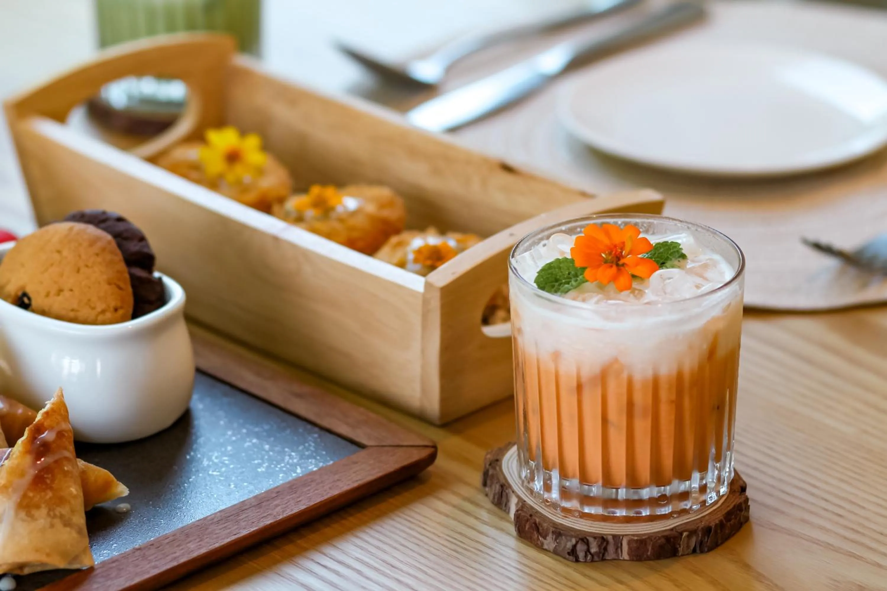 Restaurant/places to eat in Aster Hotel and Residence by At Mind