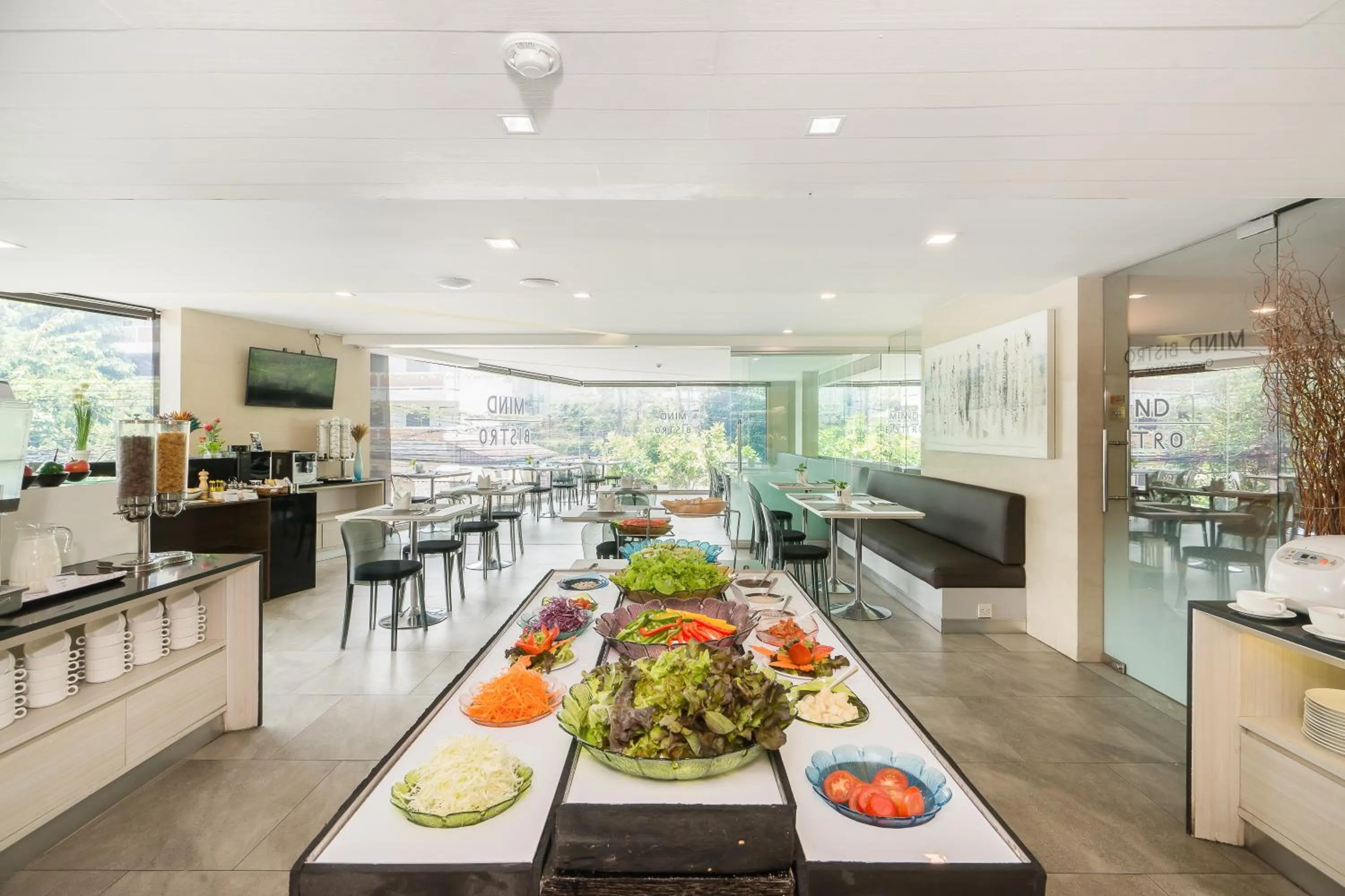 Restaurant/places to eat in Aster Hotel and Residence by At Mind