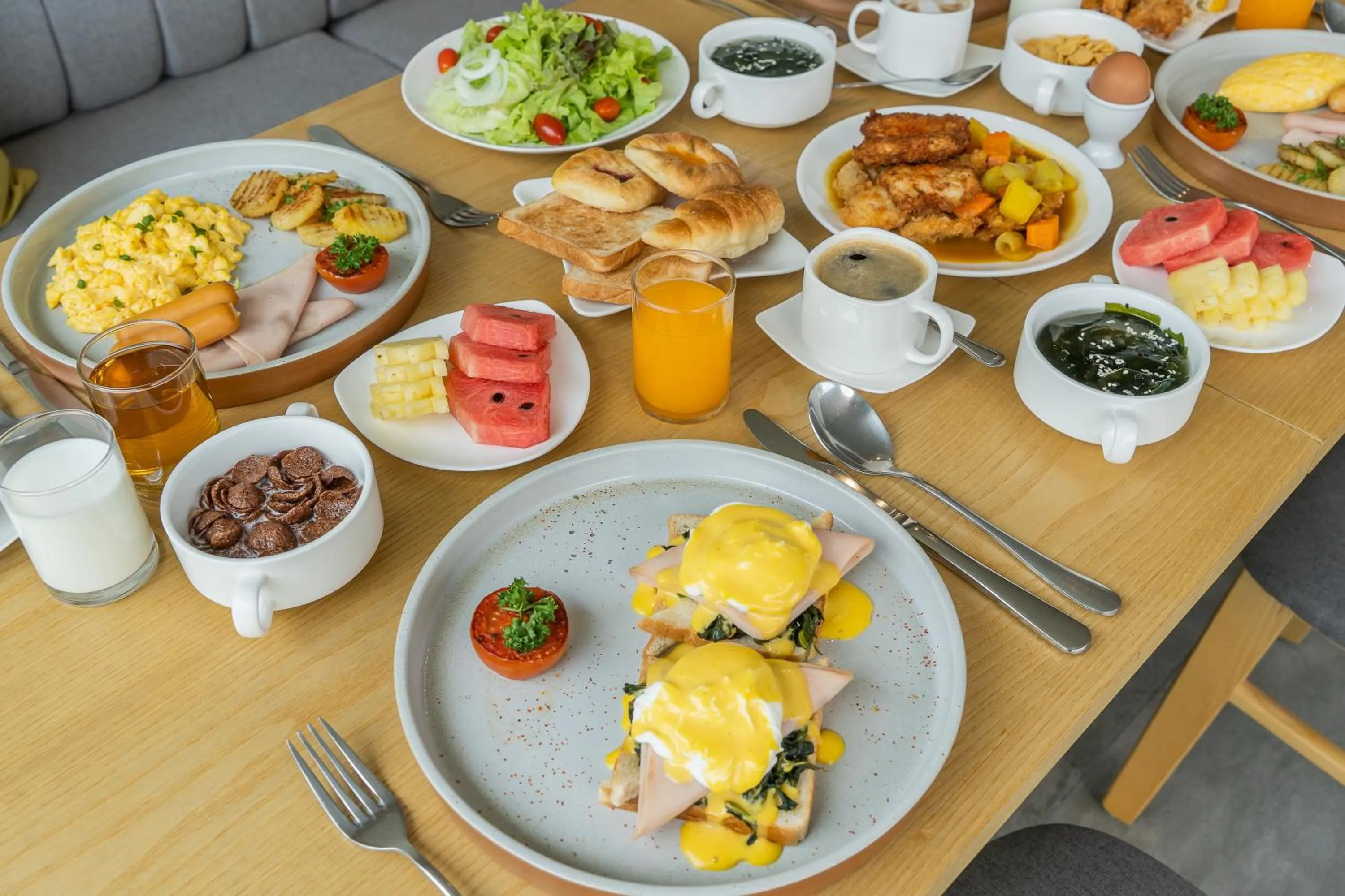 Restaurant/places to eat in Aster Hotel and Residence by At Mind