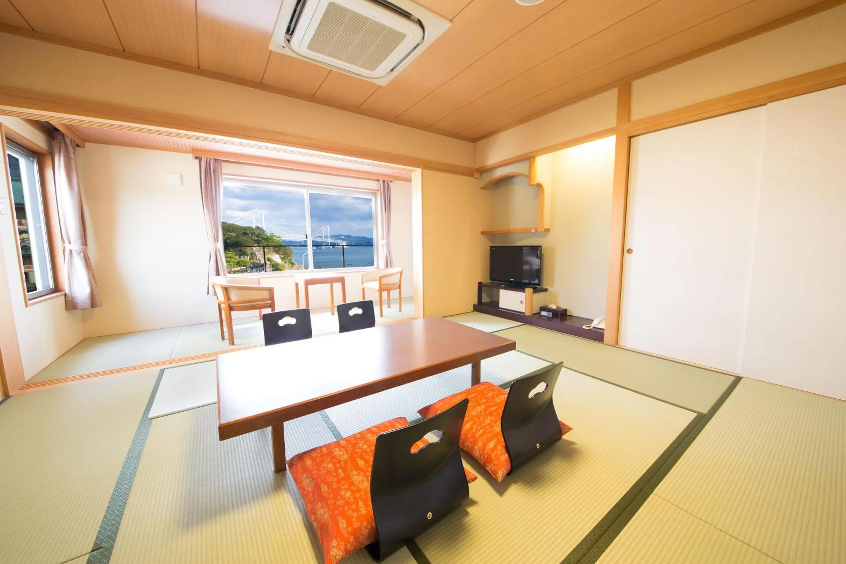 Photo of the whole room in Seaside Hotel Taimaru Kaigetsu