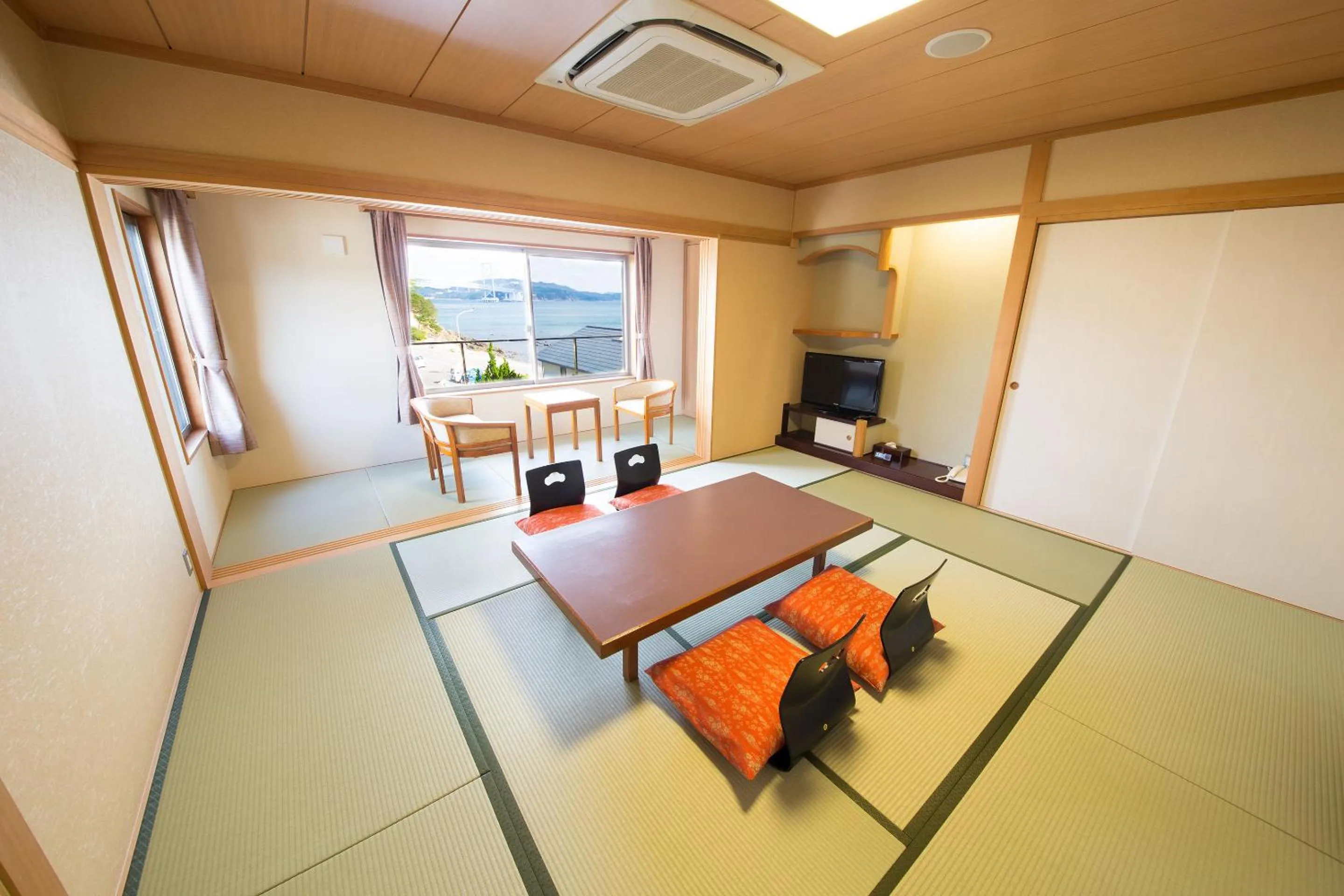 Photo of the whole room, Bed in Seaside Hotel Taimaru Kaigetsu