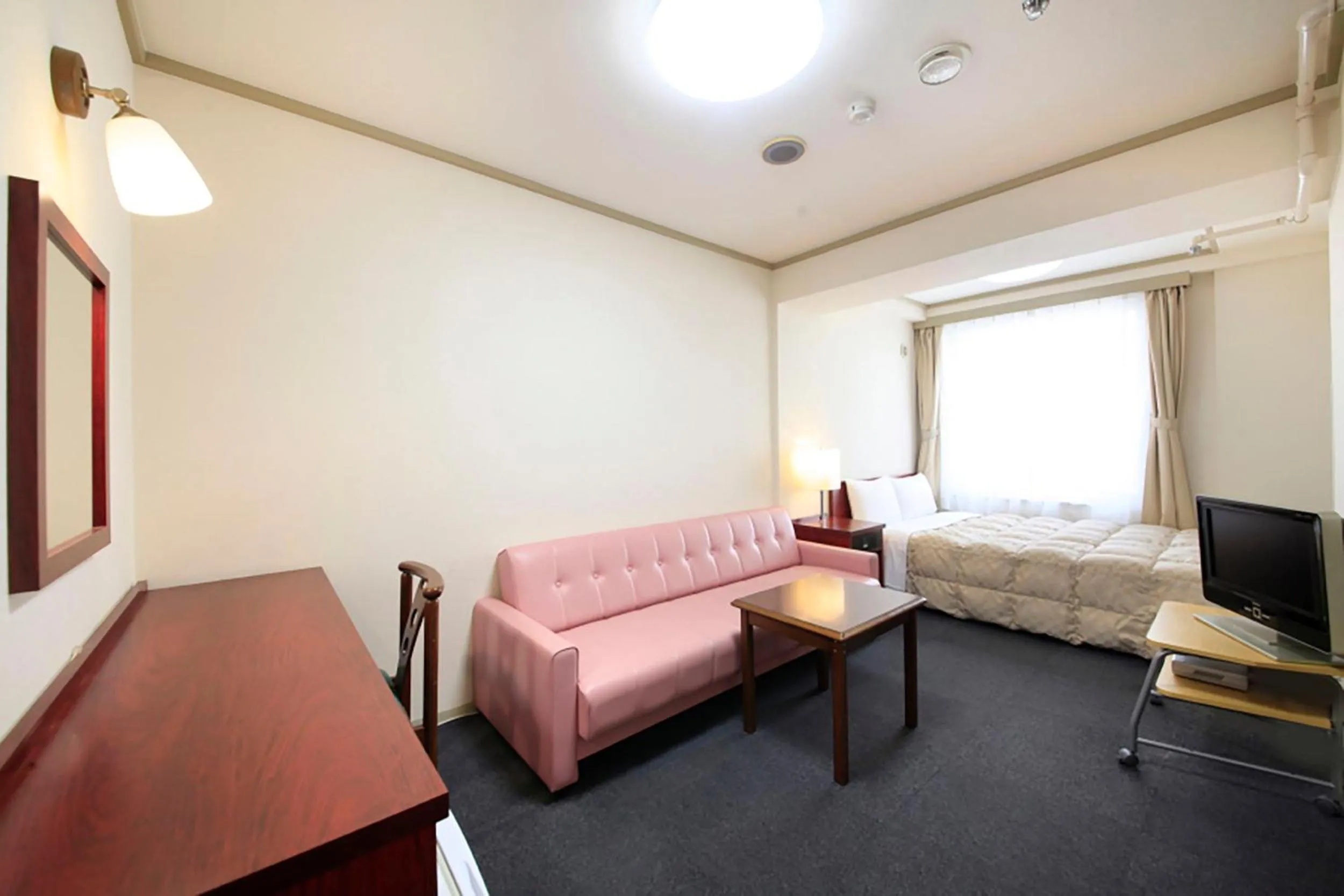 Photo of the whole room in Shinjuku Urban Hotel
