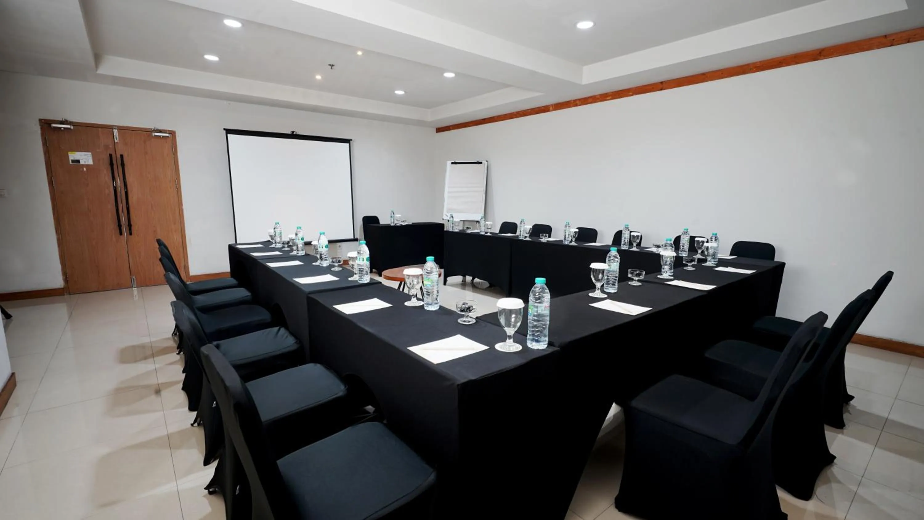 Meeting/conference room in Yellow Star Gejayan Hotel