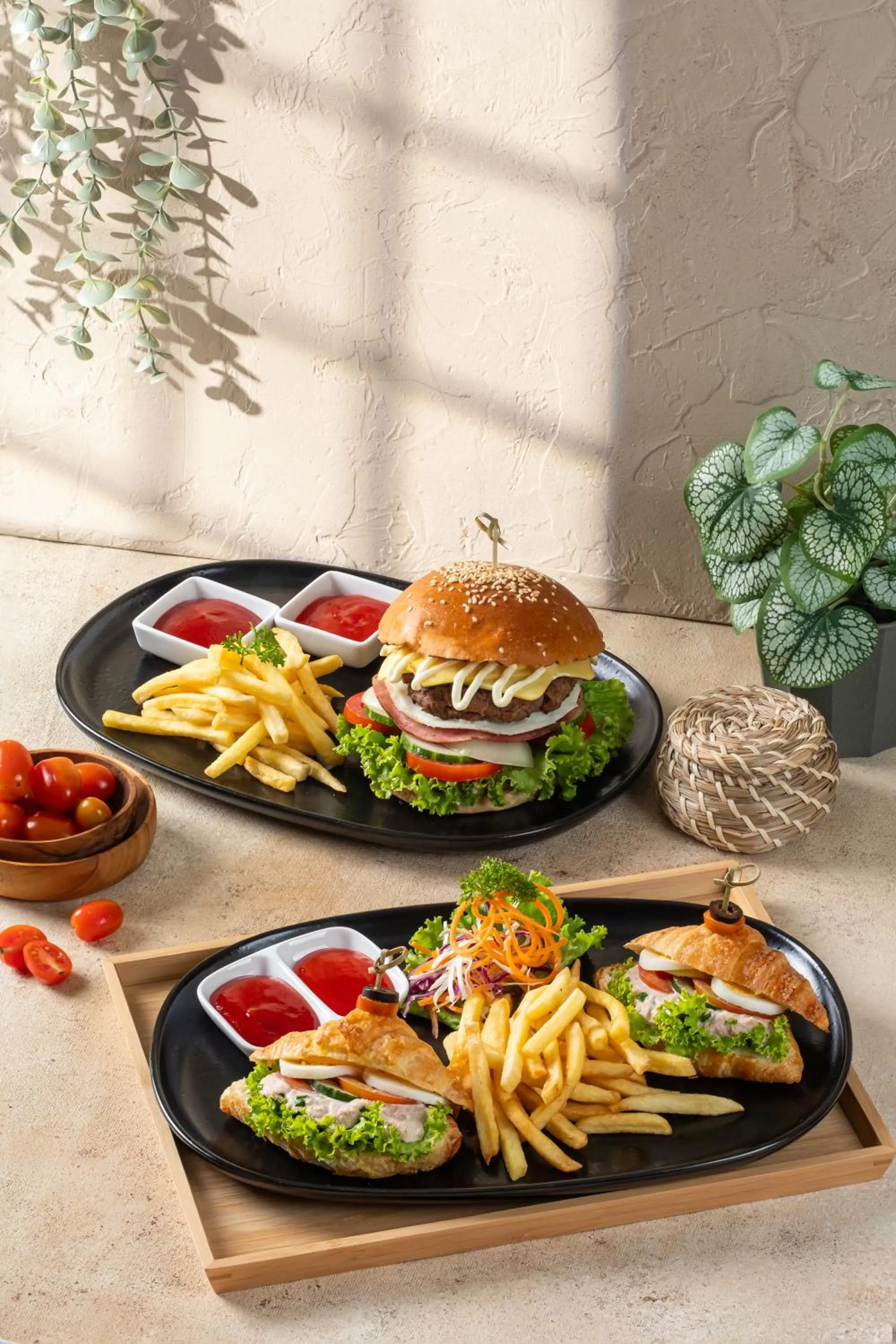 Restaurant/places to eat in Premier Place Surabaya Airport