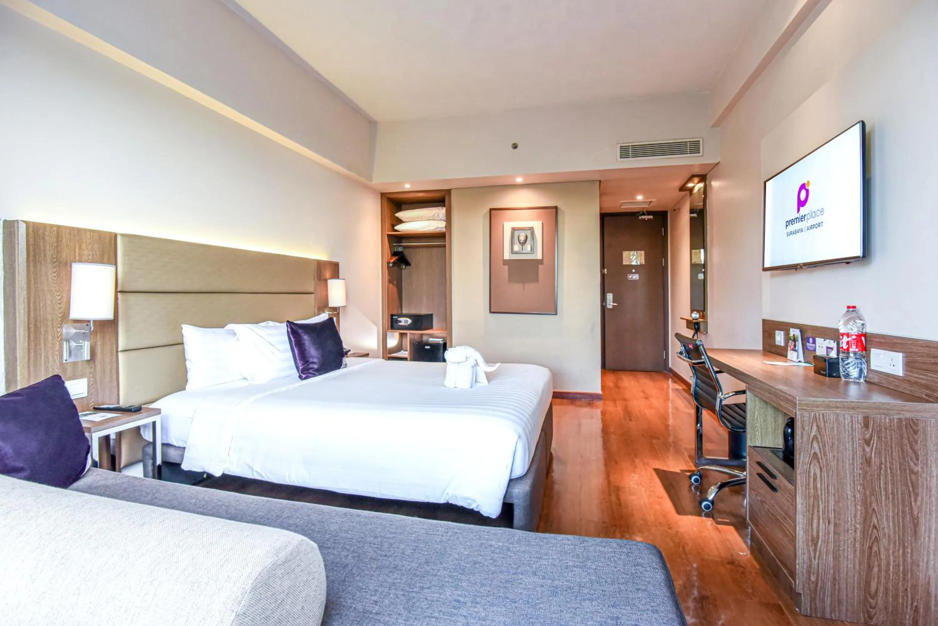 Bedroom, Bed in Premier Place Surabaya Airport