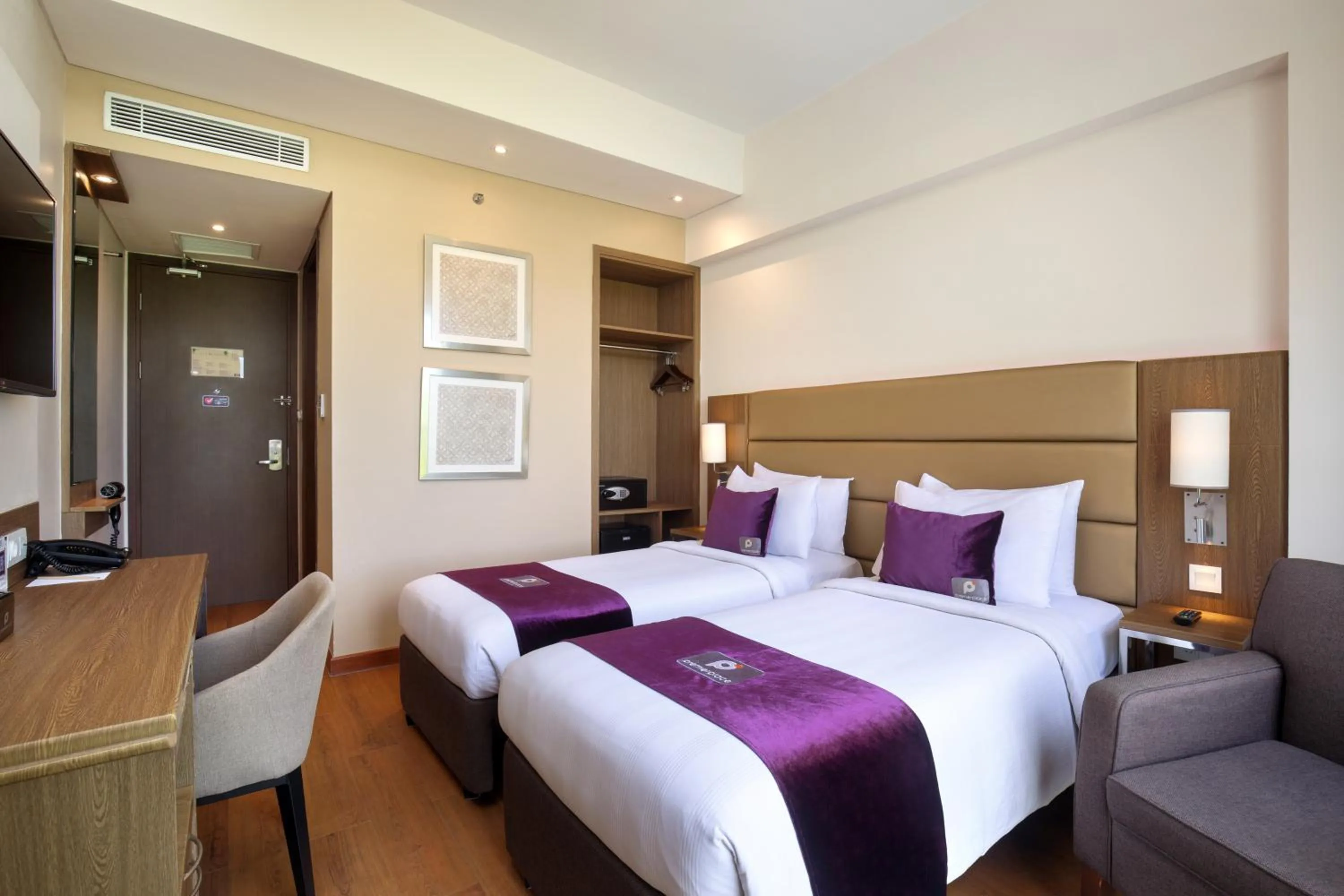 Bedroom, Bed in Premier Place Surabaya Airport