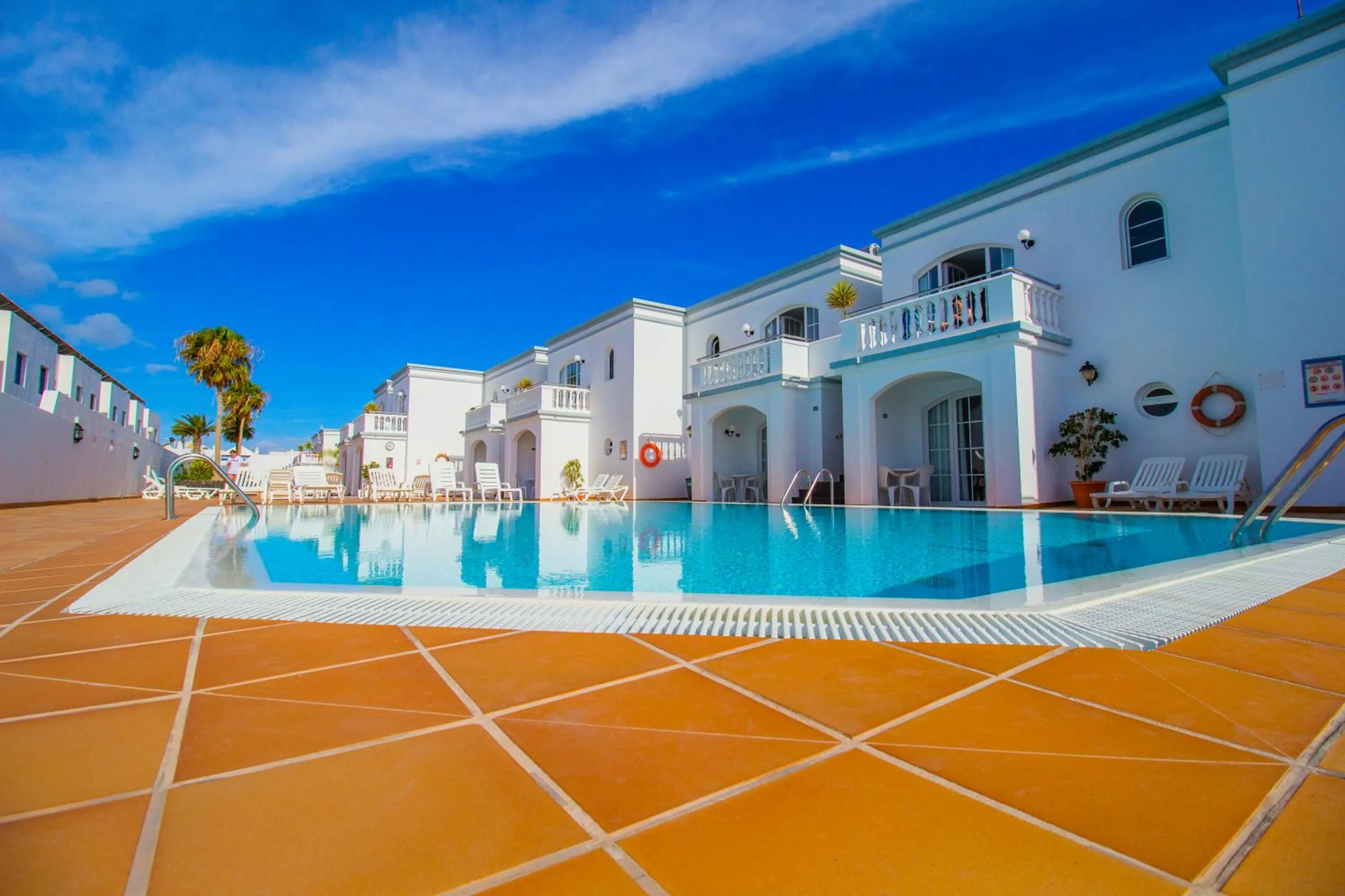 Swimming pool in Apartamentos Corona Mar