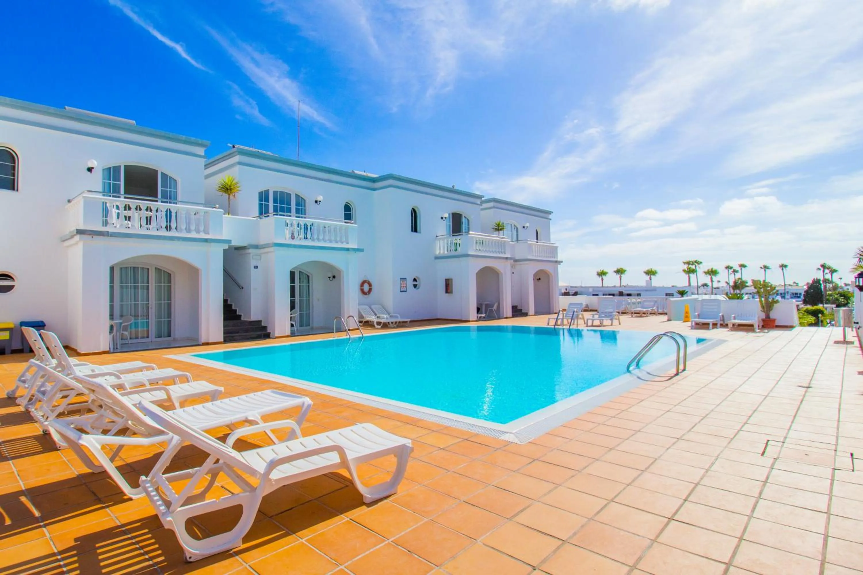 Swimming pool in Apartamentos Corona Mar