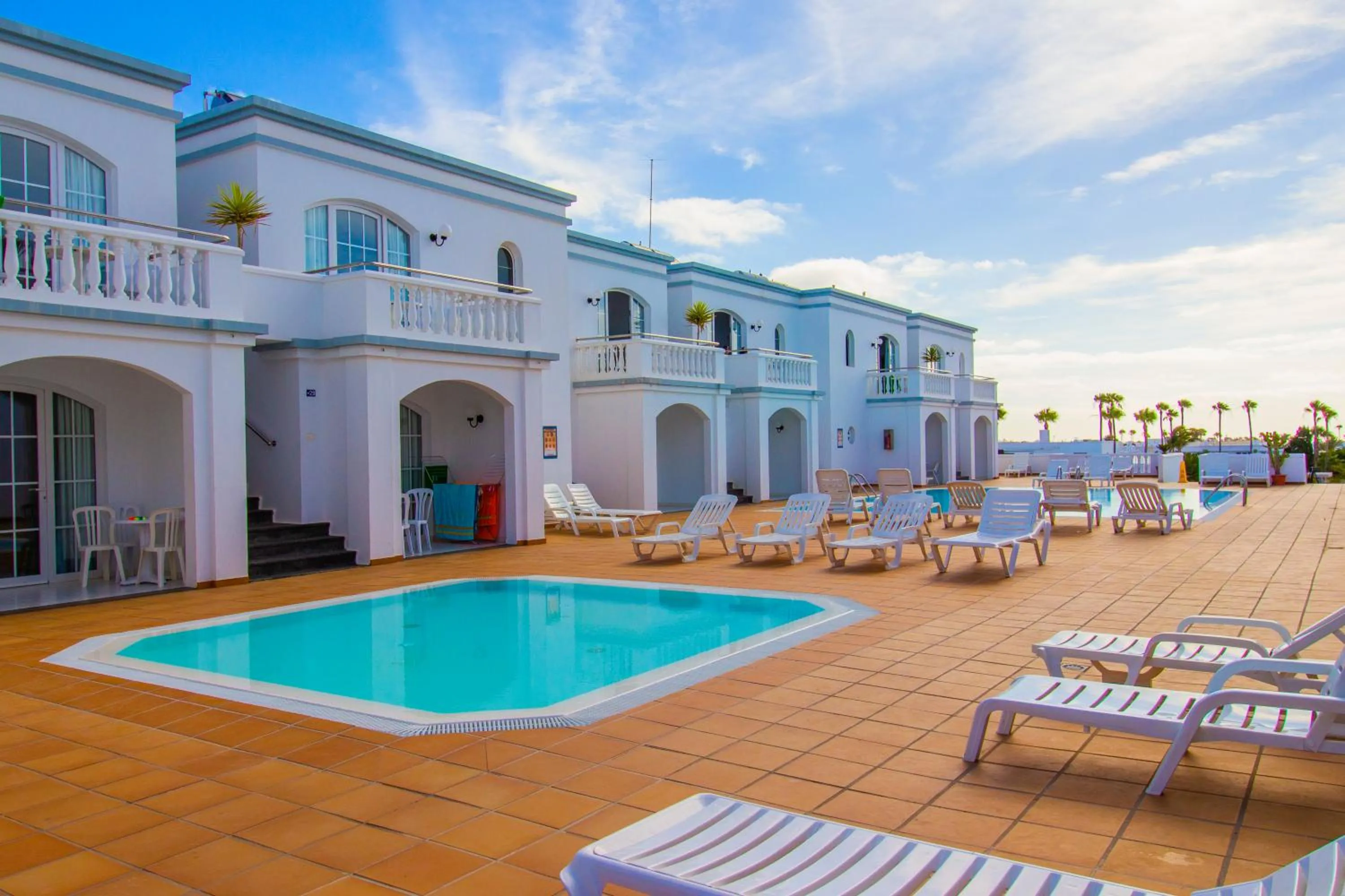 Swimming pool in Apartamentos Corona Mar