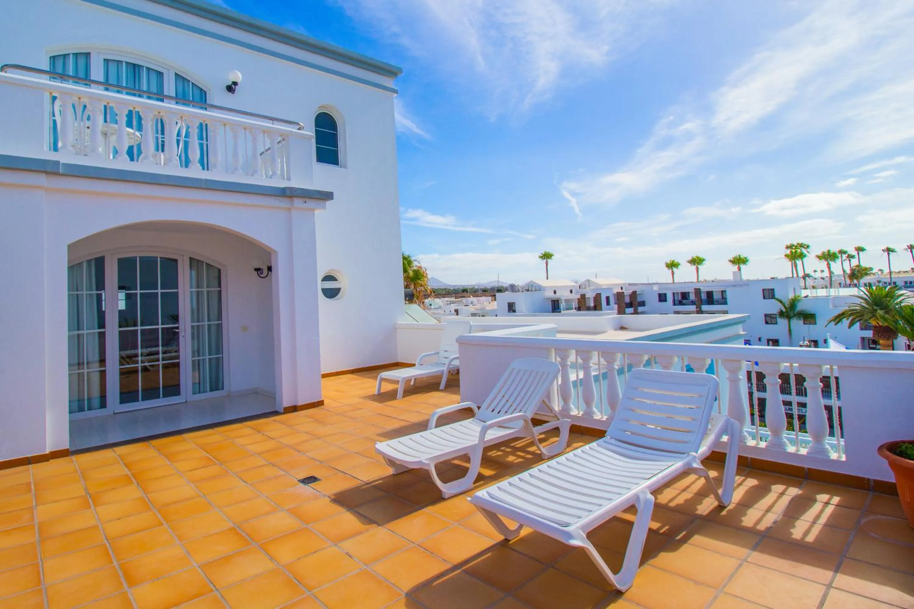 Property building in Apartamentos Corona Mar