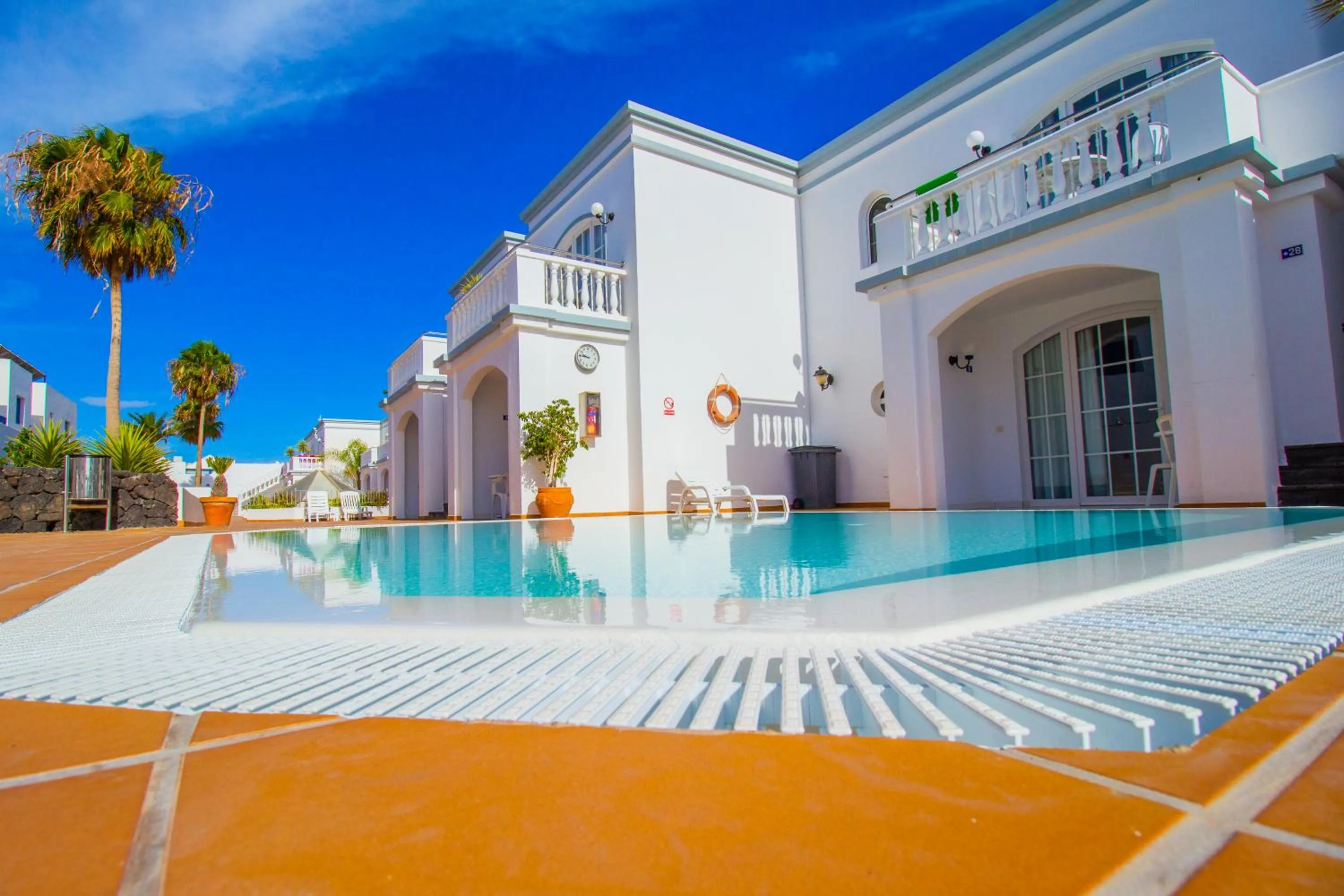 Swimming pool in Apartamentos Corona Mar