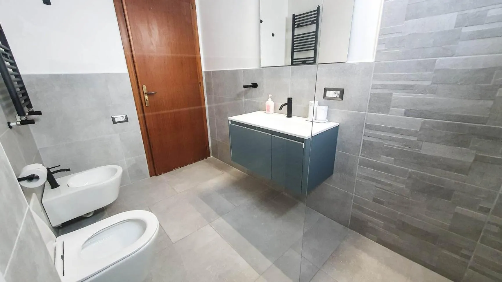 Shower in Apulia Time