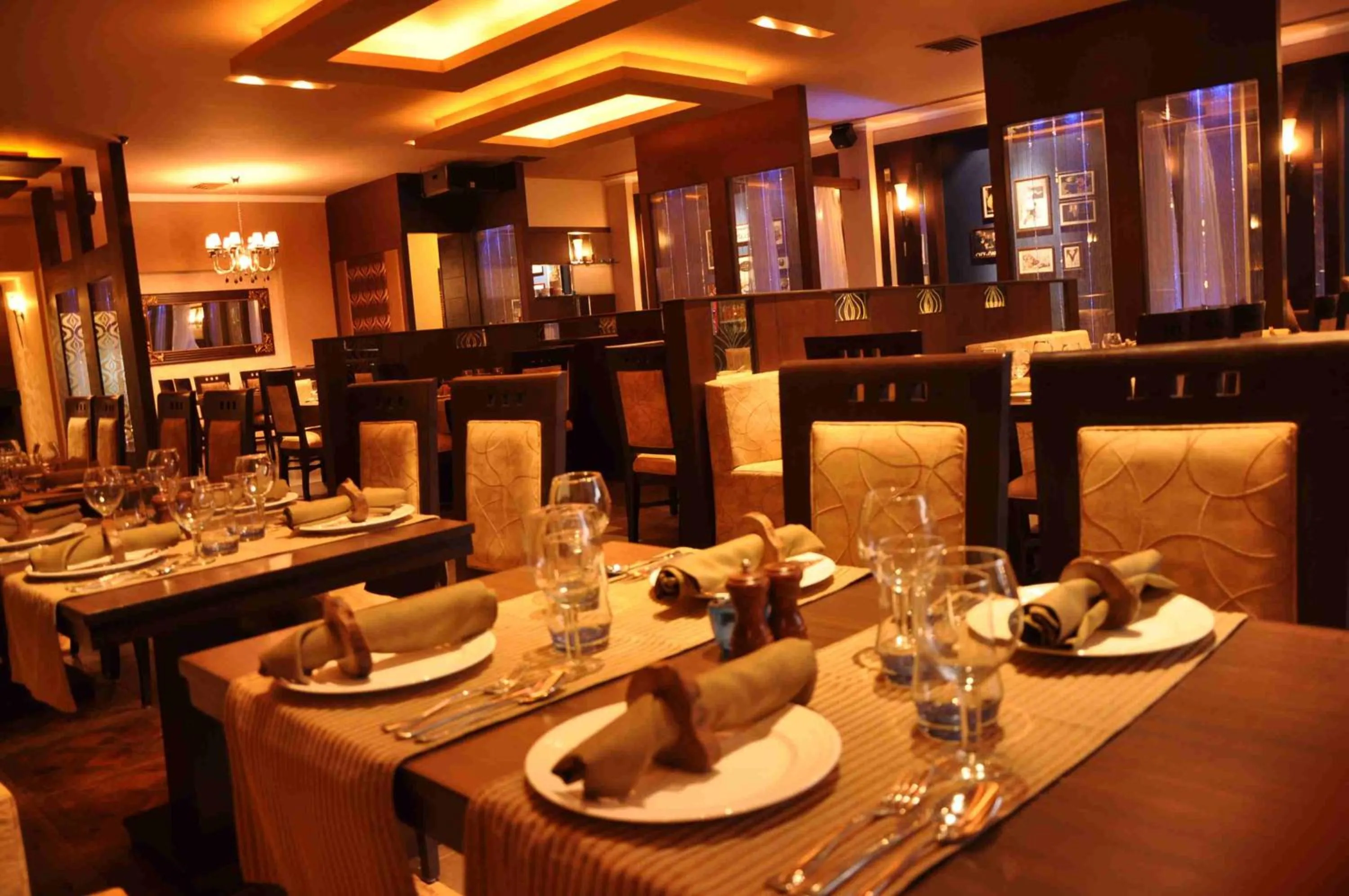 Restaurant/places to eat in Regent Park Hotel