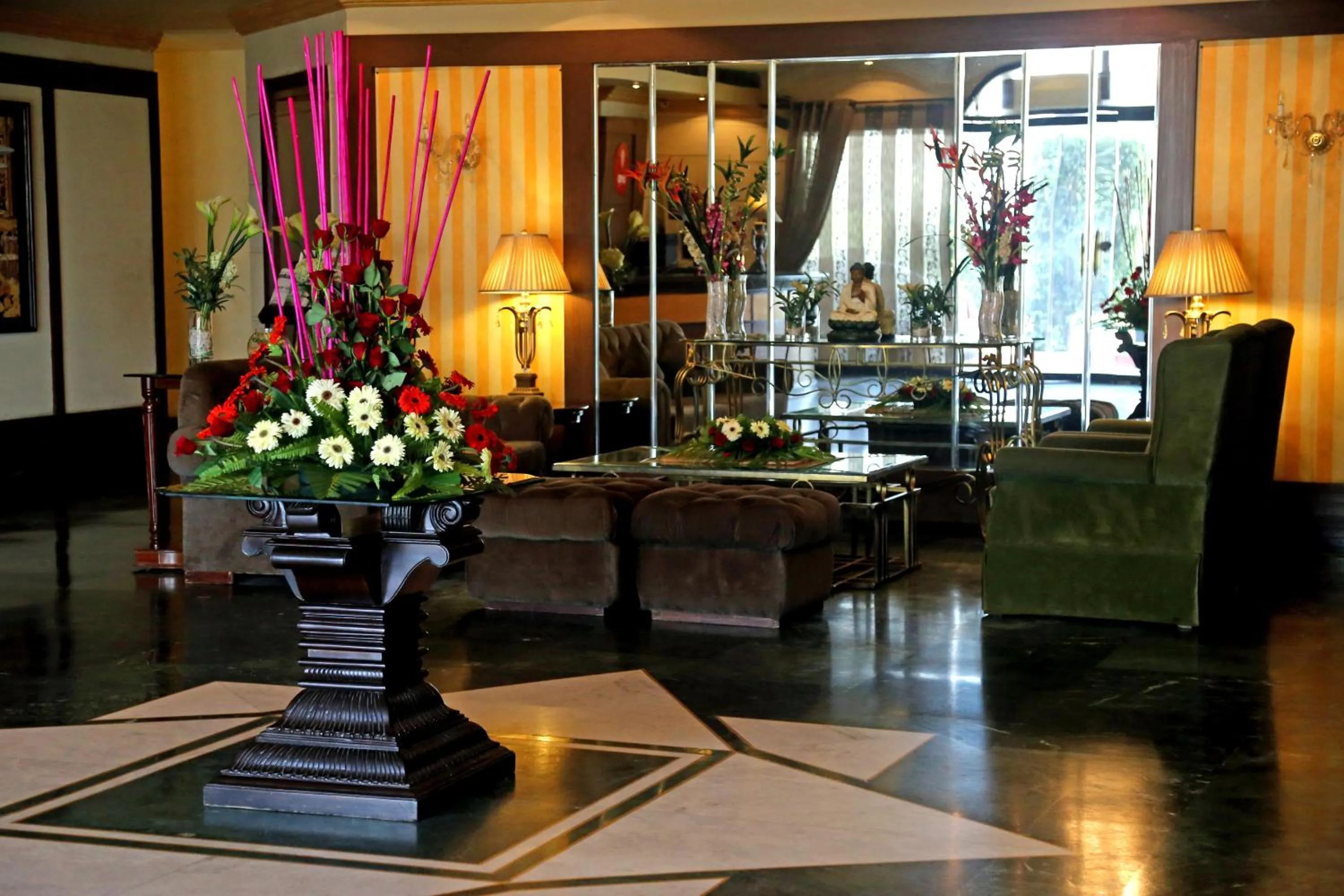 Lobby or reception in Regent Park Hotel