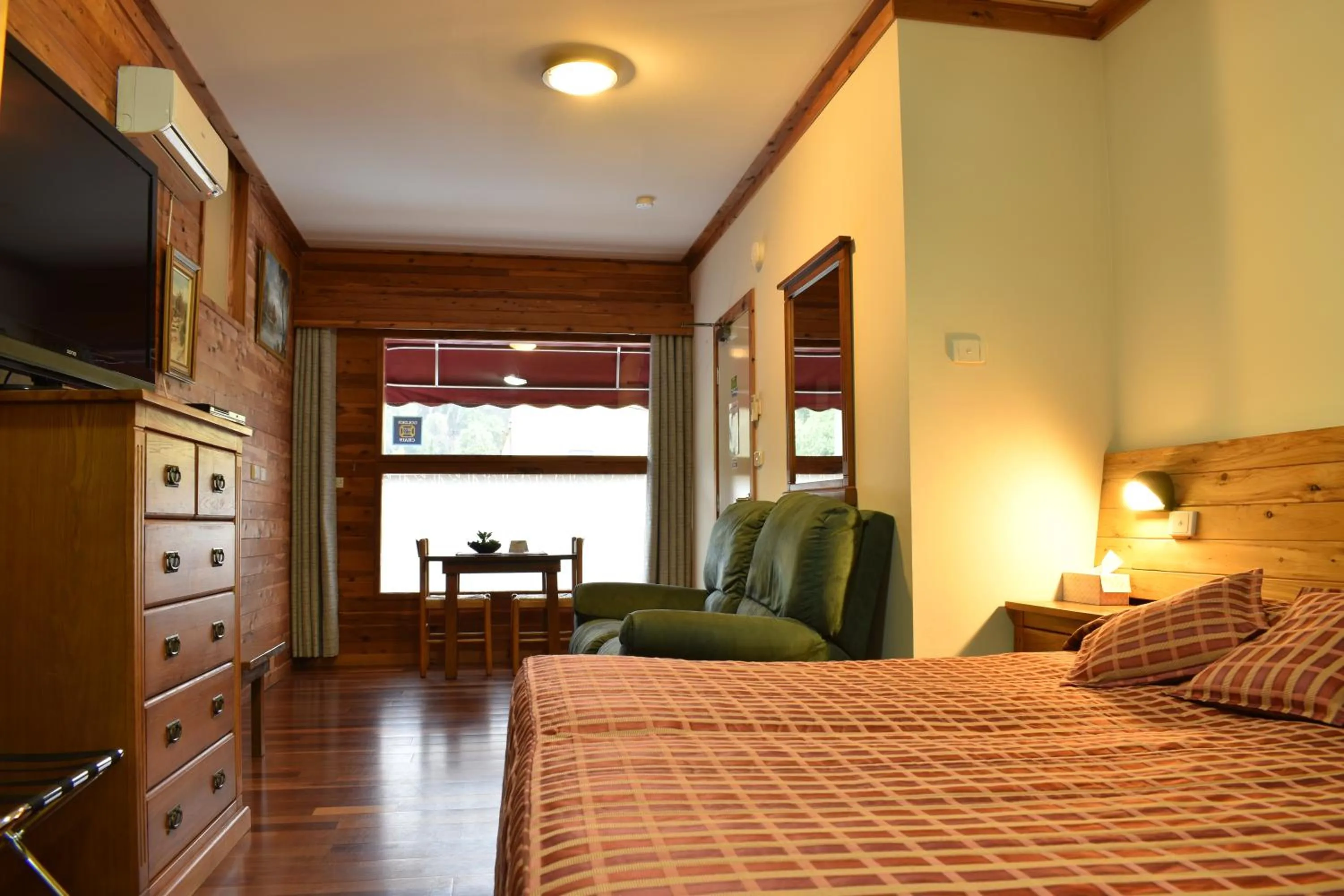 Bed in Brooklyn Motel