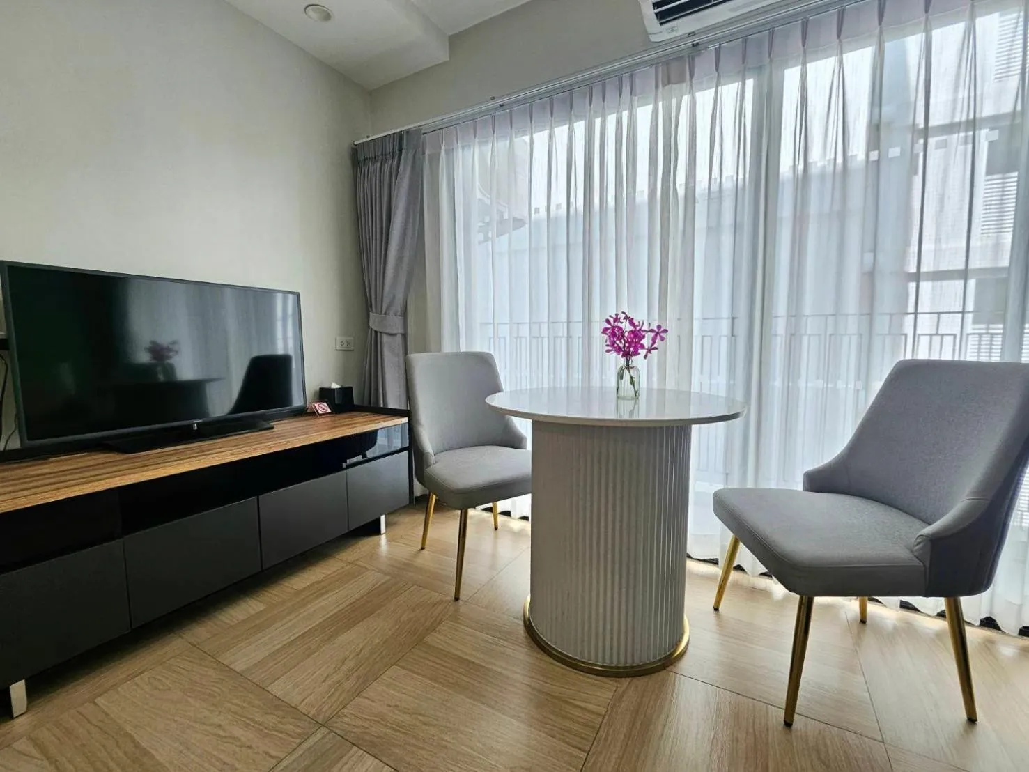 Living room in Chiva Bangkok Hotel