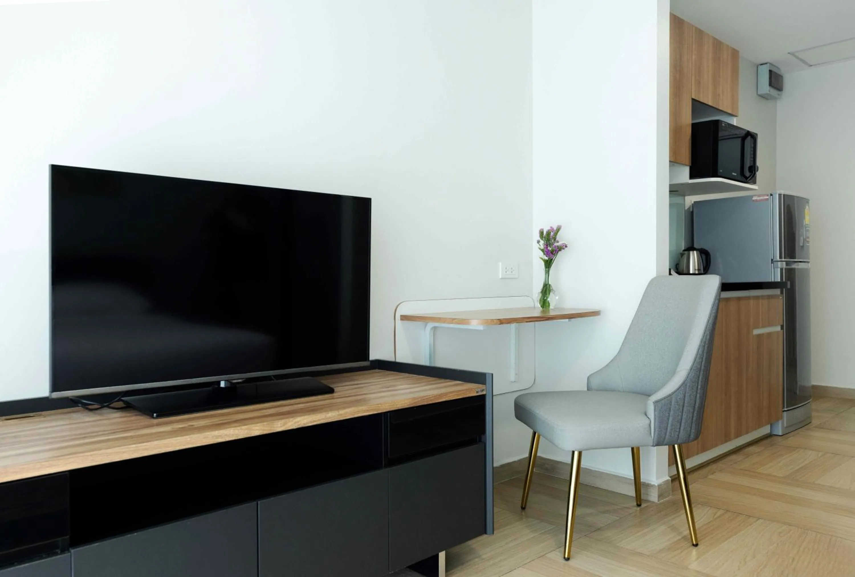 TV and multimedia in Chiva Bangkok Hotel