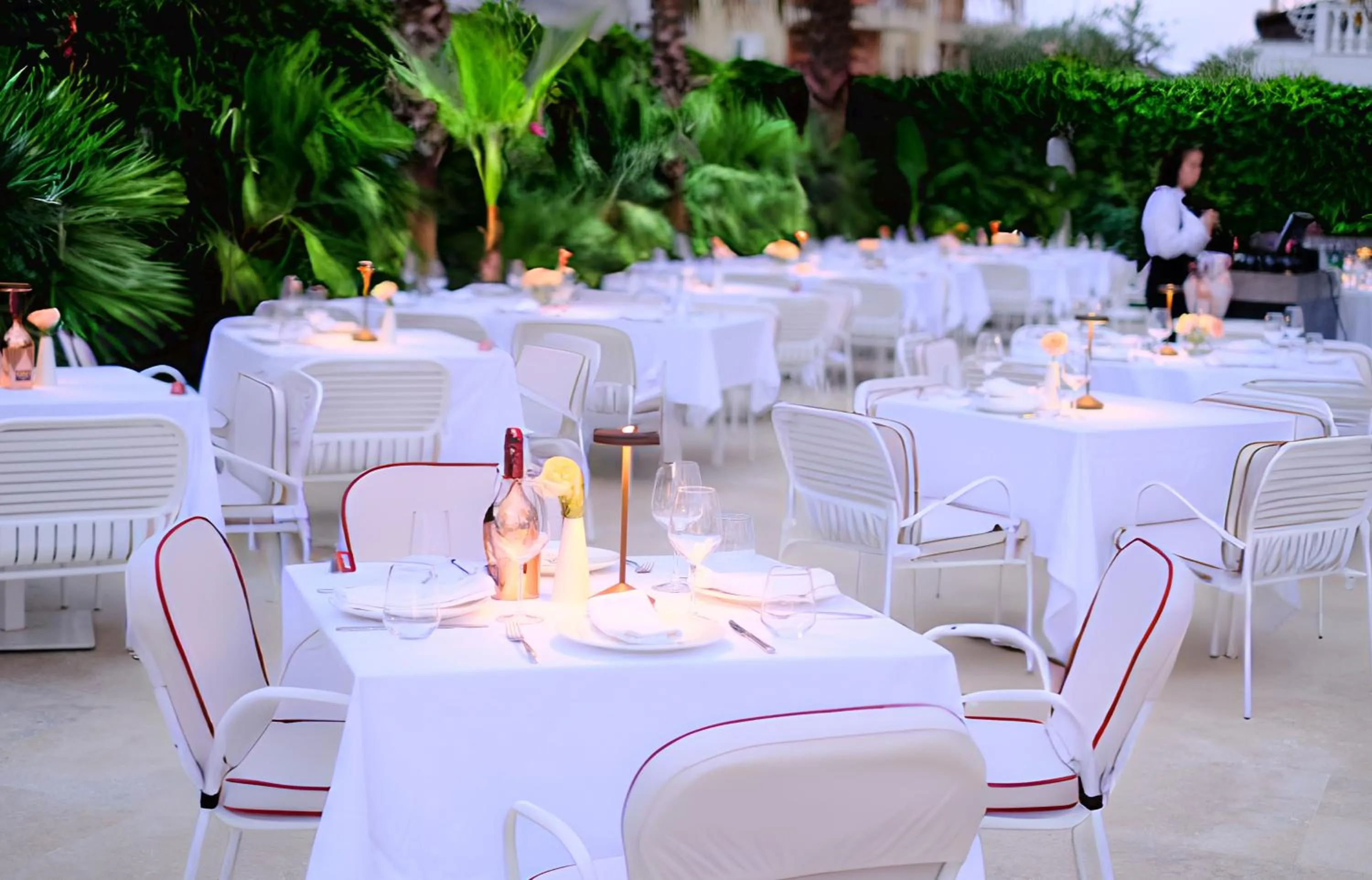 Restaurant/places to eat in Flower Hotels & Resorts
