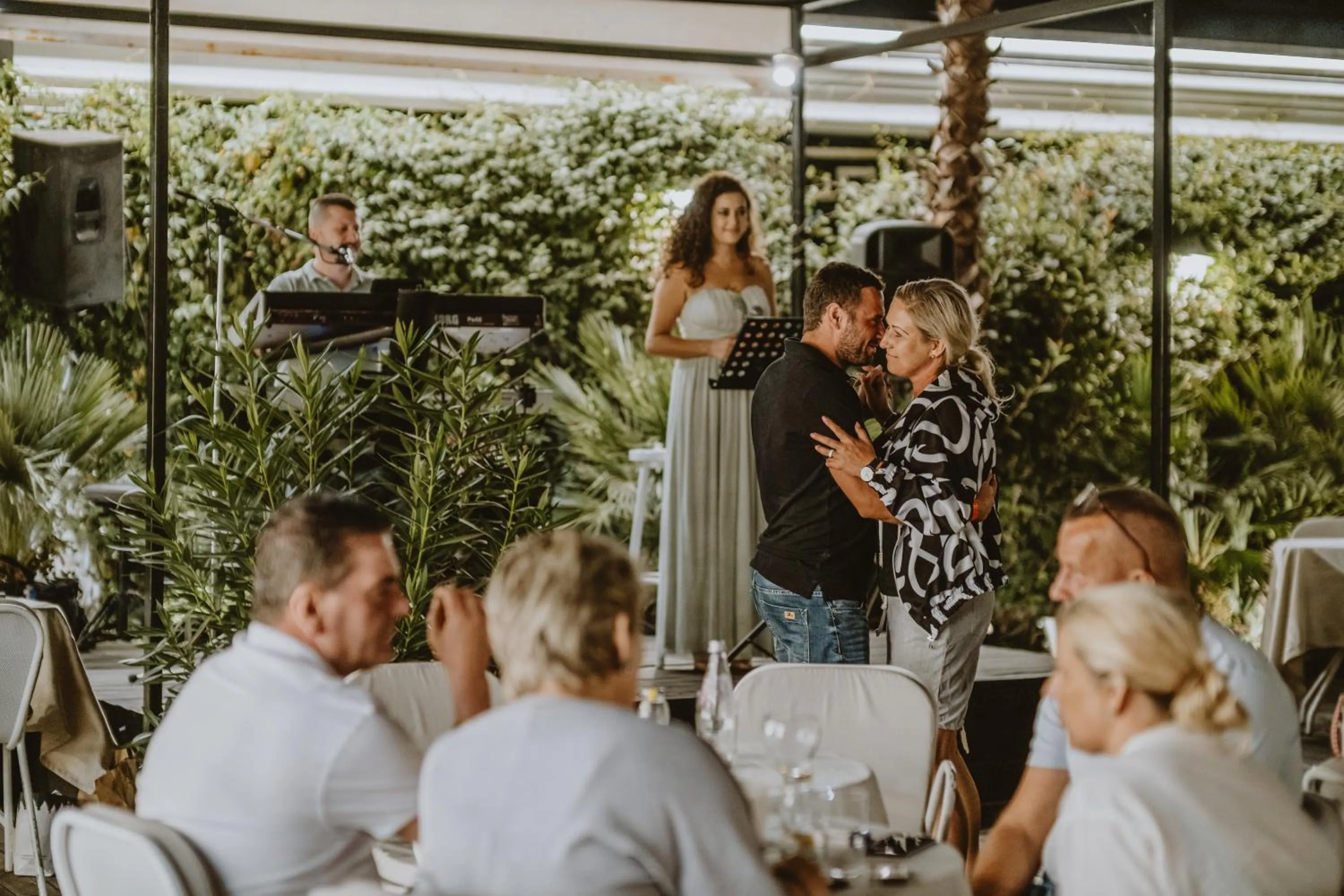 Restaurant/places to eat in Flower Hotels & Resorts