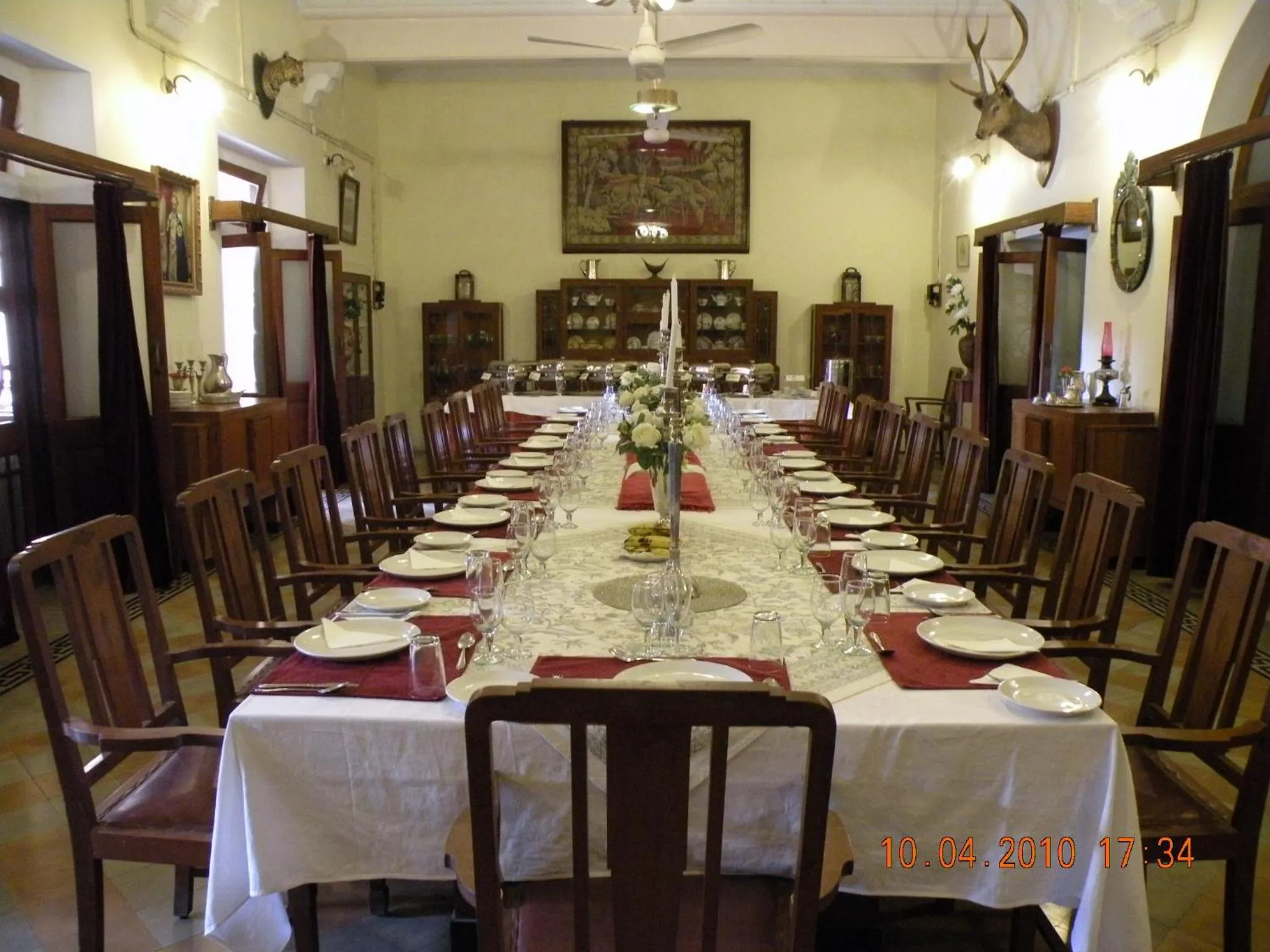 Restaurant/places to eat in Bhanwar Vilas Palace